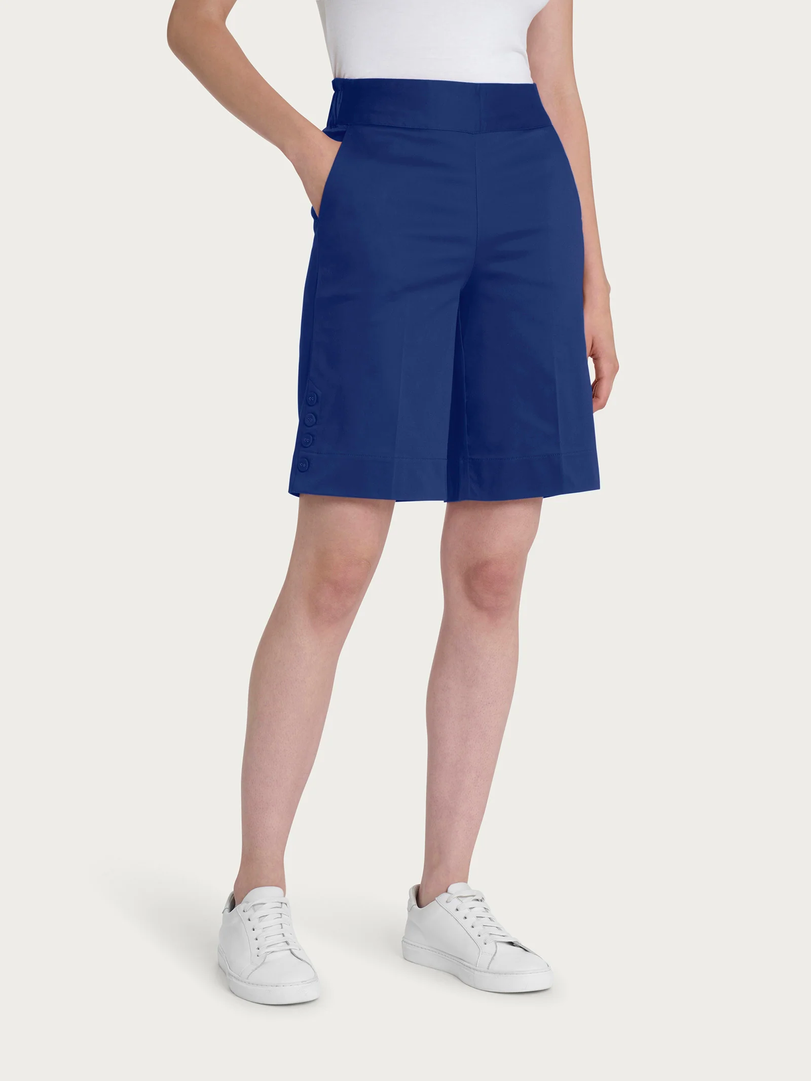 Bermuda con tasche e bottoni in Satin Power - Blueberry