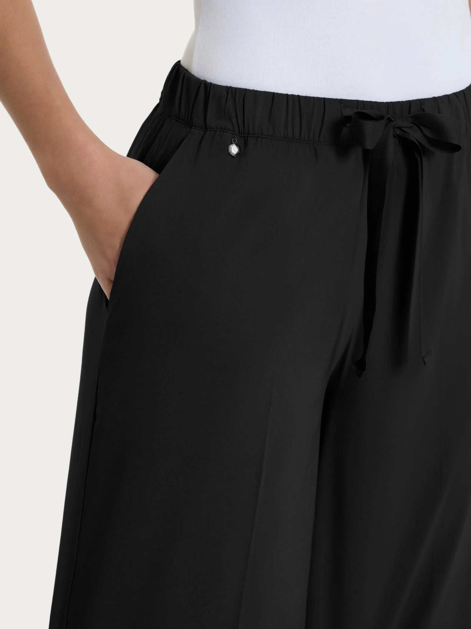Bermuda in Super Fresh - Nero - Image 4