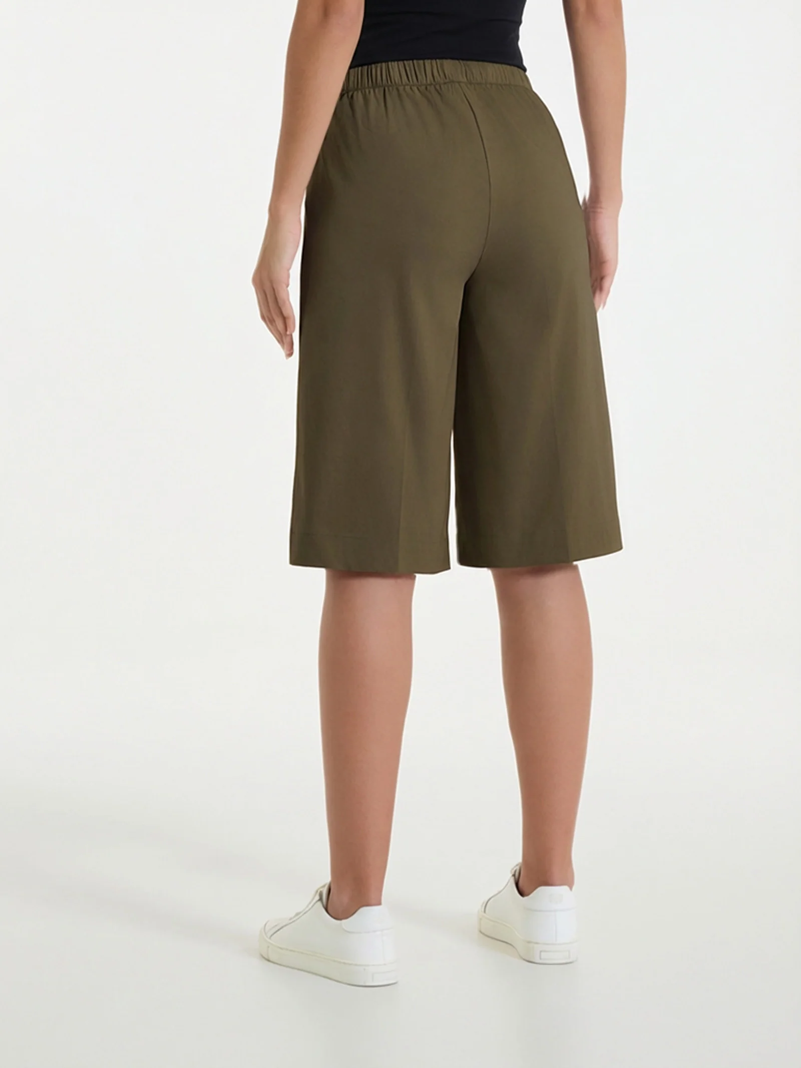 Bermuda in Super Fresh - Dark Olive - Image 2