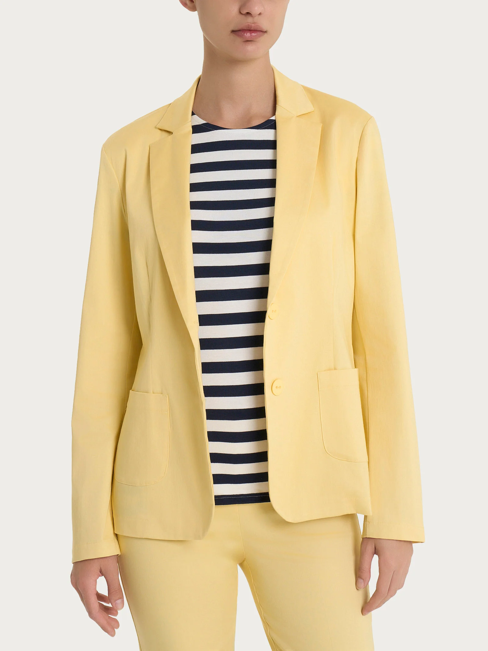Blazer con due bottoni in Satin Power - Pale Banana - Image 6
