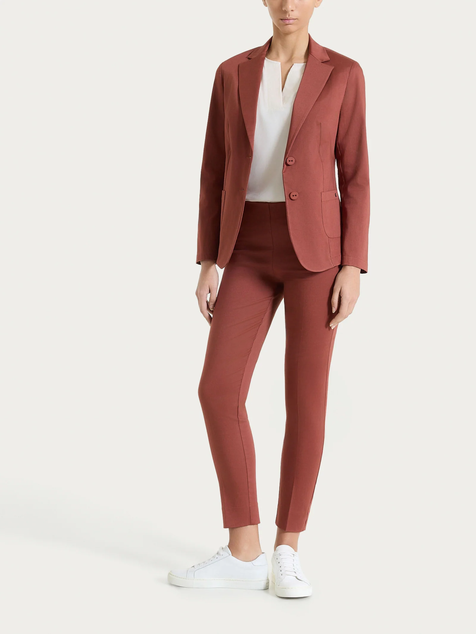 Blazer con due bottoni in Satin Power - Mahogany - Image 4