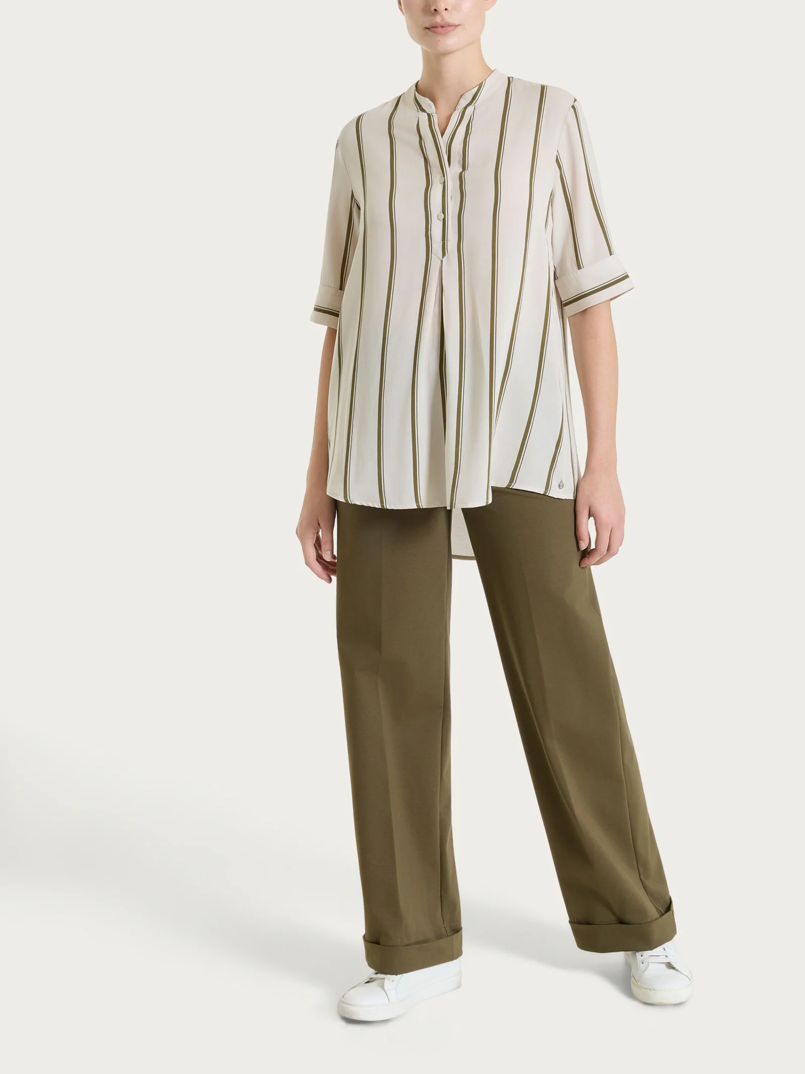 Blusa a righe spaziate e manica corta in EcoSeta - Fant. Dark Olive - Image 5