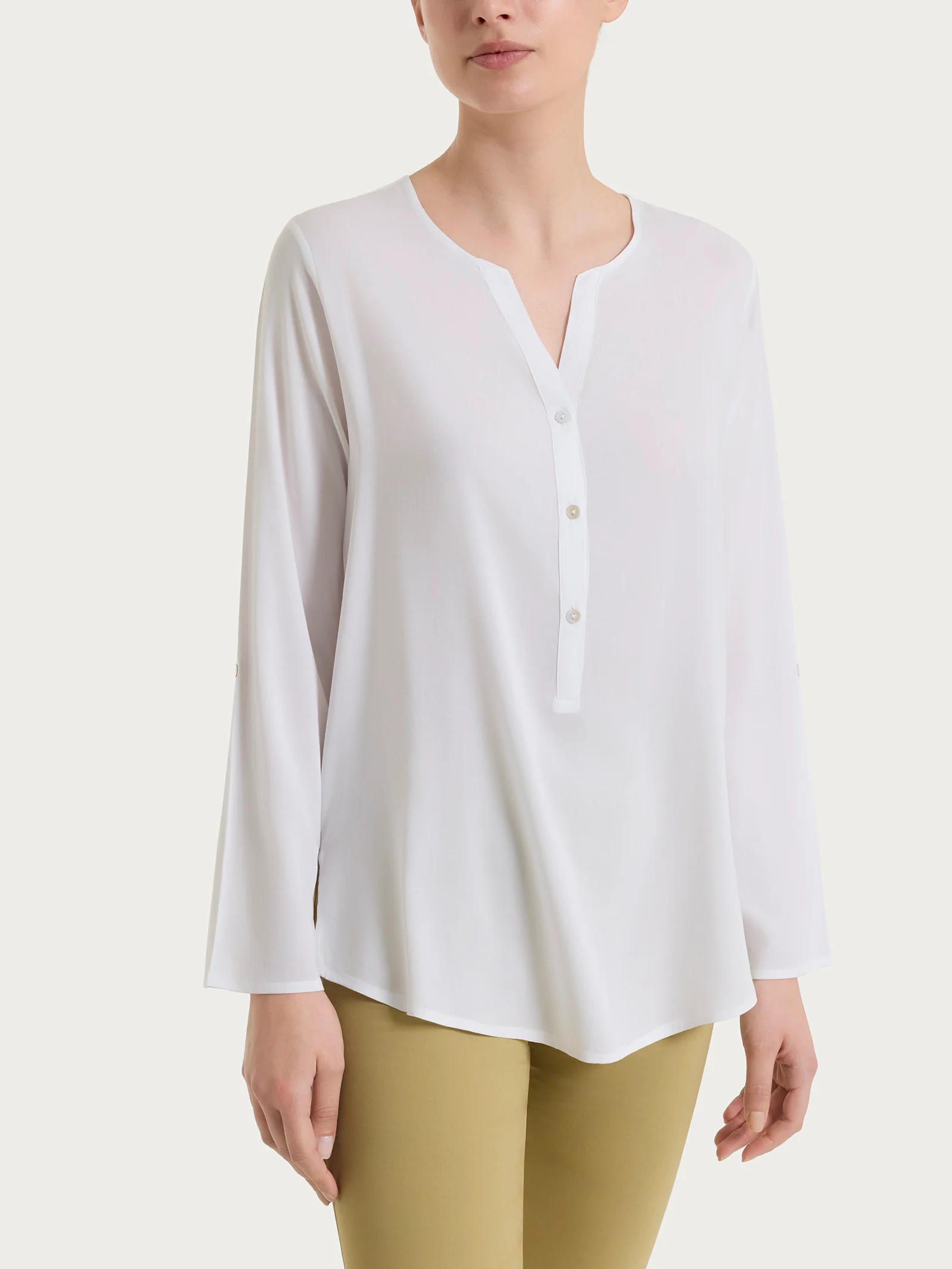 Blusa a serafino con manica risvoltabile in Voile Stretch - Bianco