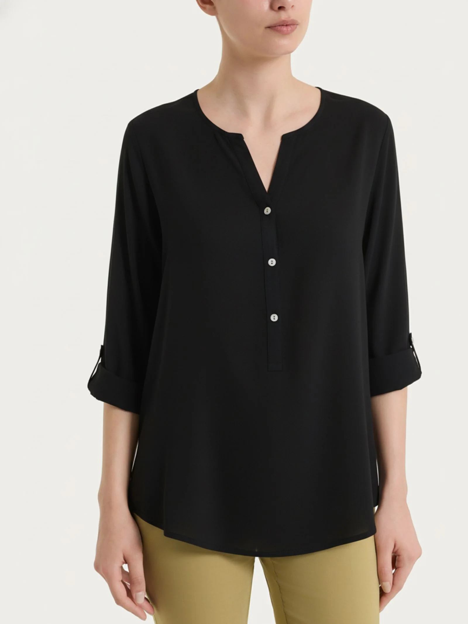 Blusa a serafino con manica risvoltabile in Voile Stretch - Nero