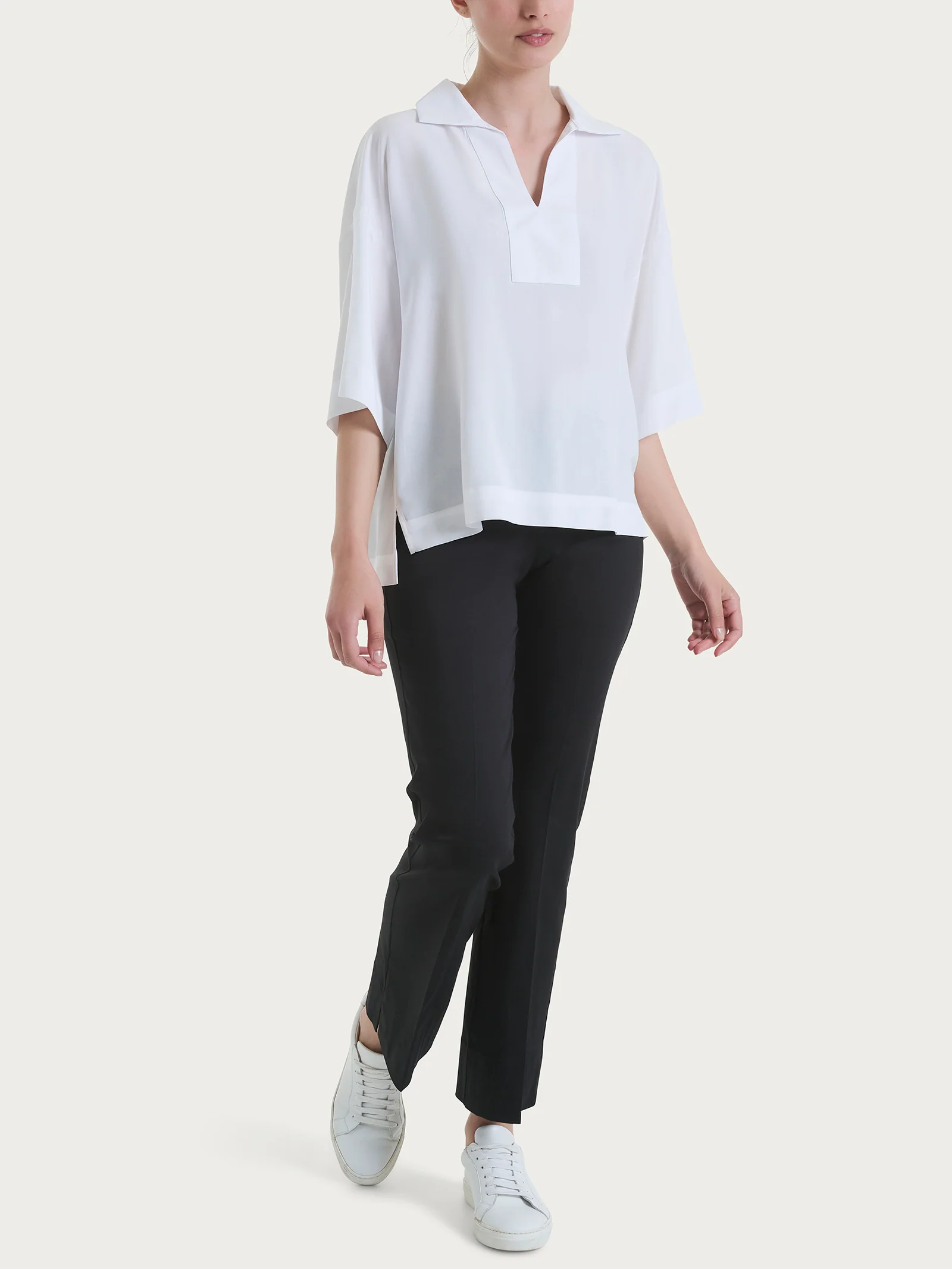 Blusa con colletto polo in EcoSeta - Bianco - Image 6