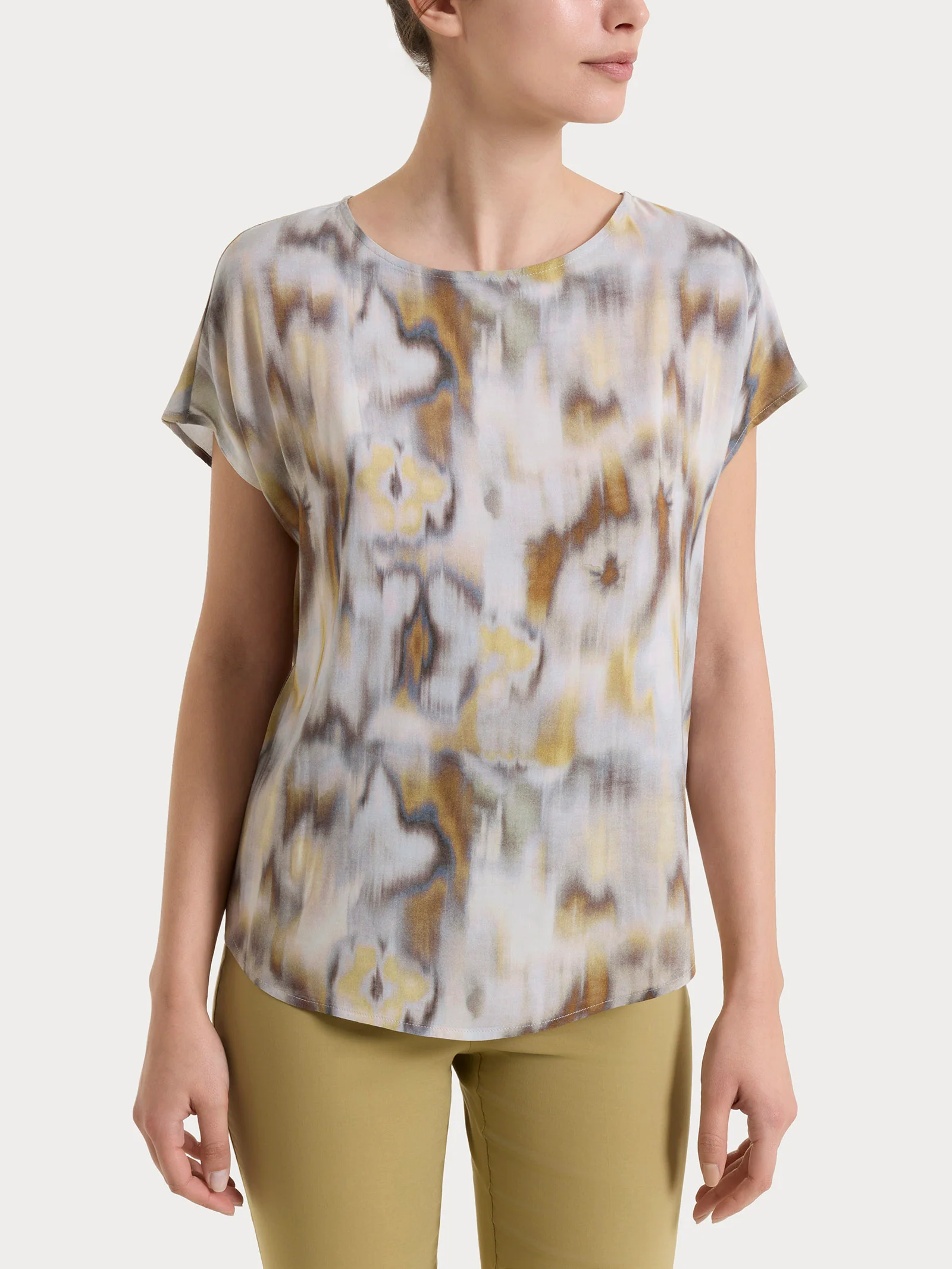 Blusa con manica corta e fantasia in EcoSeta - Fant. Khaki