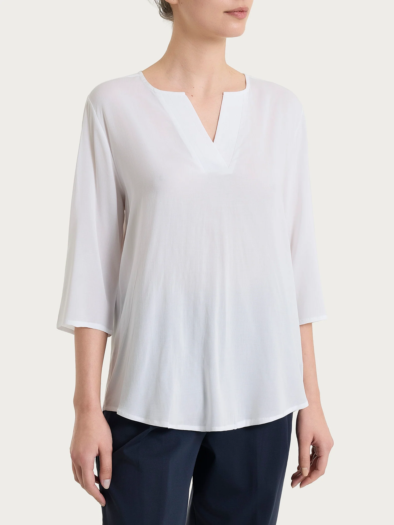 Blusa con scollo a V in Voile Stretch - Bianco