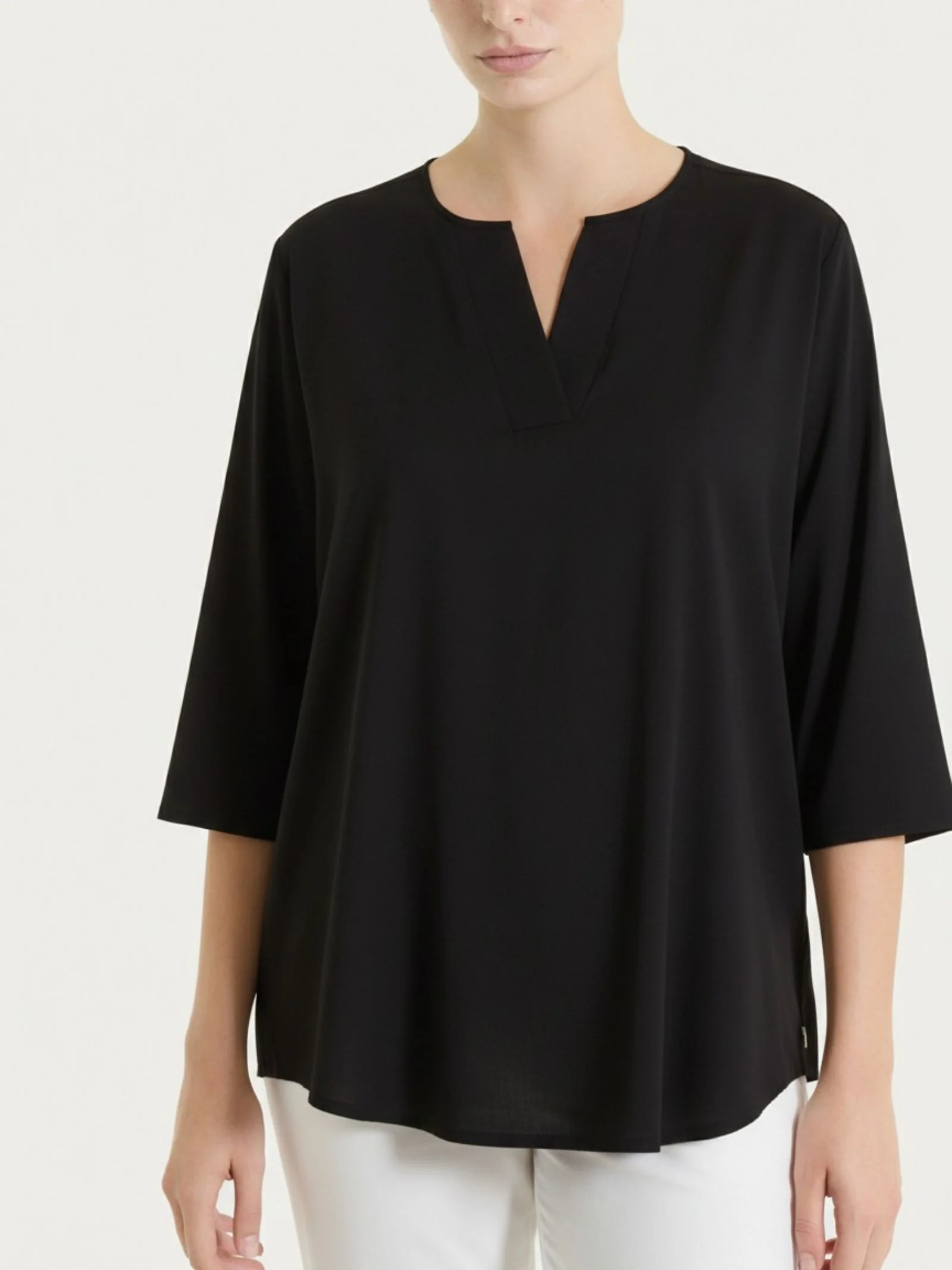 Blusa con scollo a V in Voile Stretch - Nero