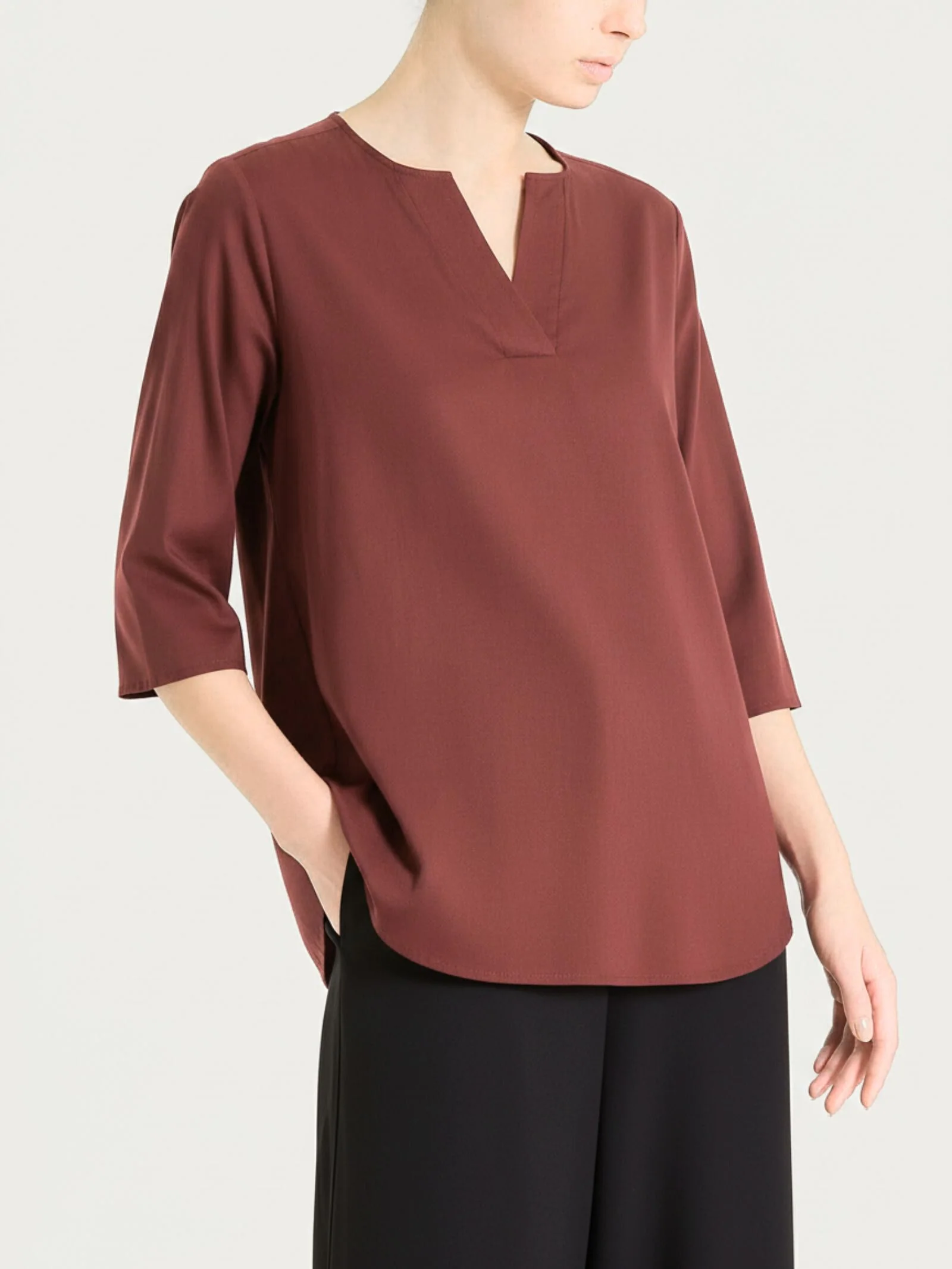 Blusa con scollo a V in Voile Stretch - Mahogany