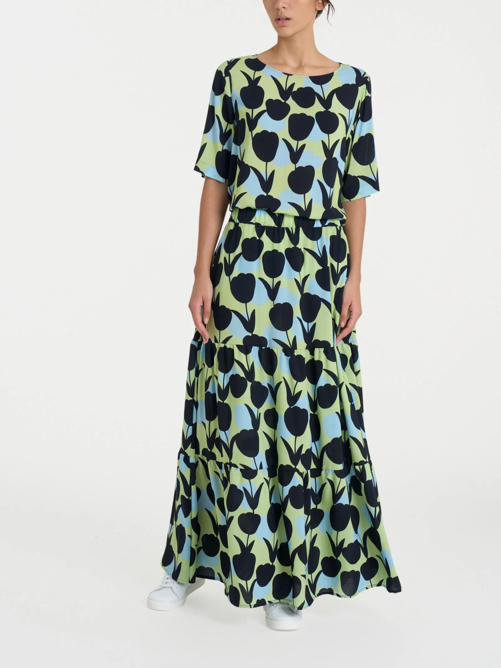 Blusa girocollo con macro tulips pattern in Ecoseta - Fant. Shadow Lime - Image 5