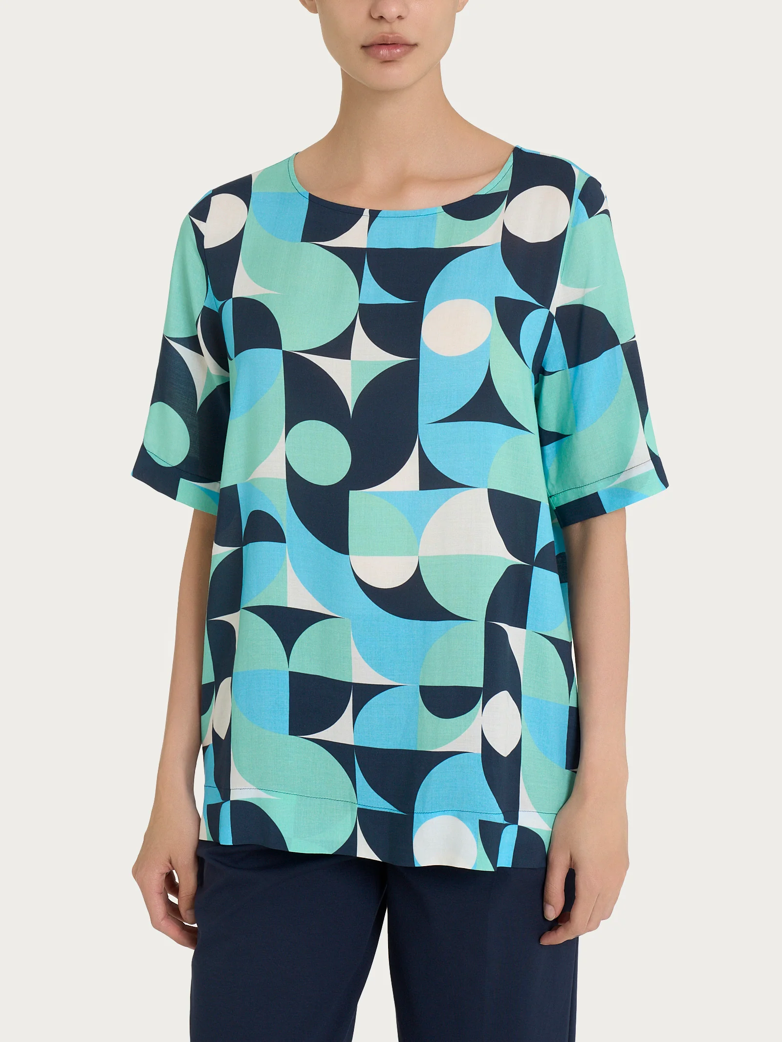 Blusa girocollo in Ecoseta - Fant. Pool Blue