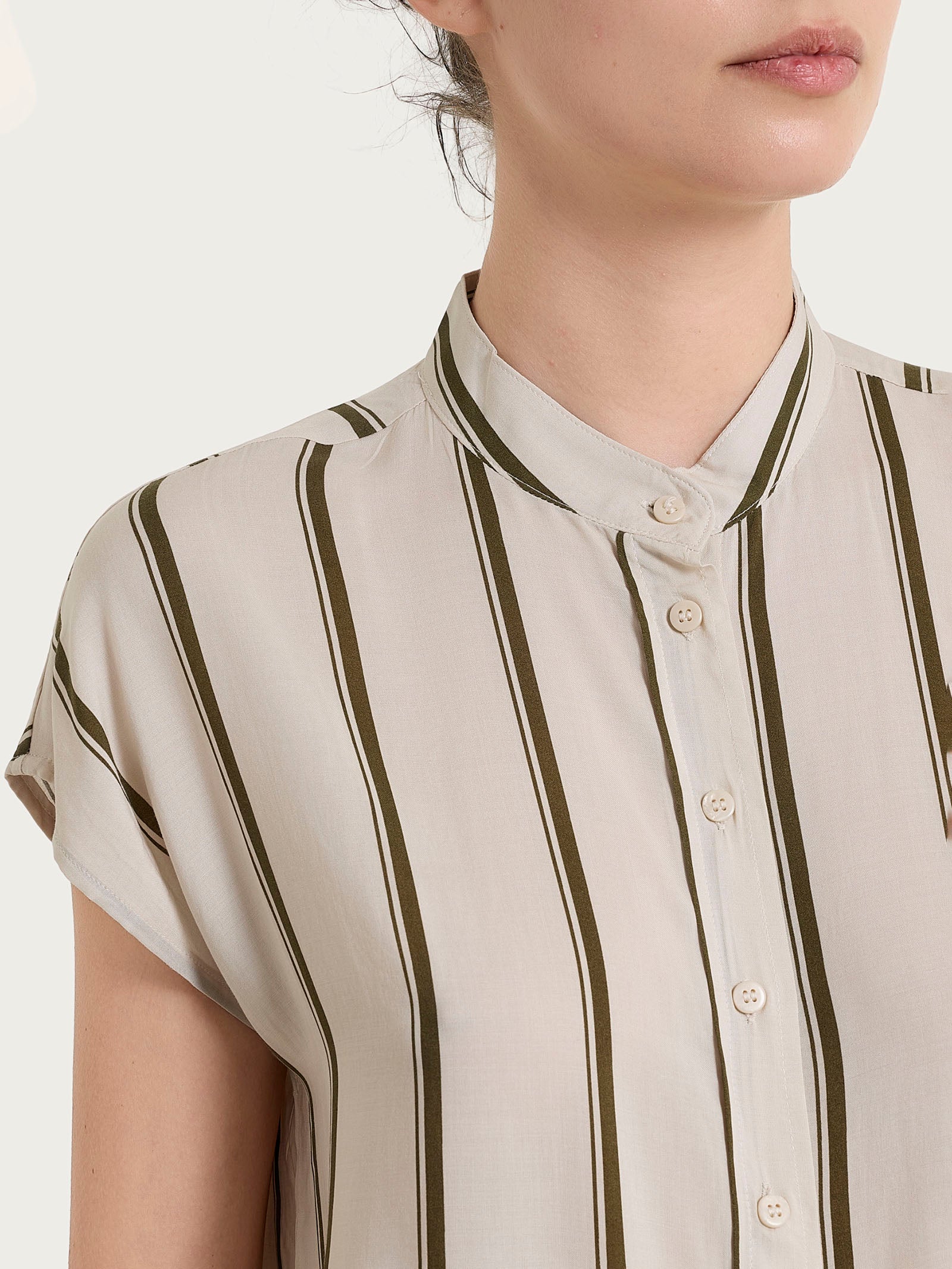 Camicia a righe spaziate e manica corta in EcoSeta - Fant. Dark Olive - Image 4