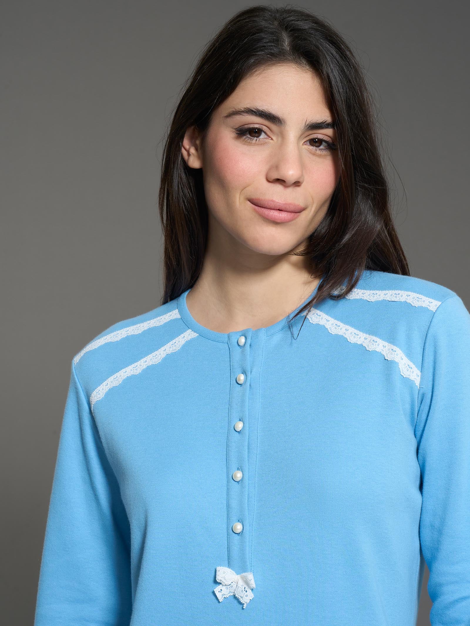Camicia da notte a serafino in interlock di cotone - Dusk Blue - Image 3