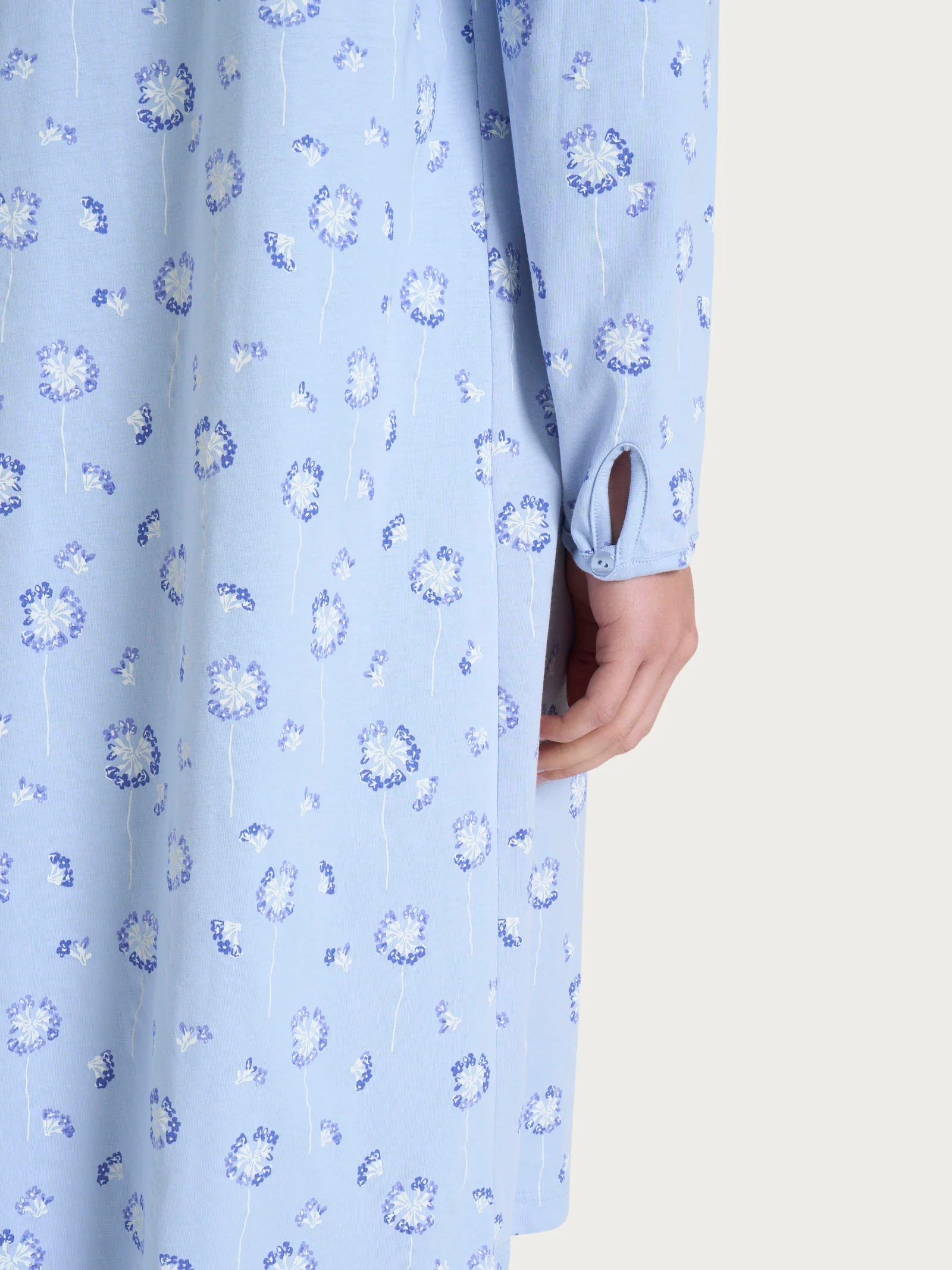 Camicia da notte aperta con soffioni in Jersey di cotone 40-52 - Fant. Brunnera Blue - Image 3
