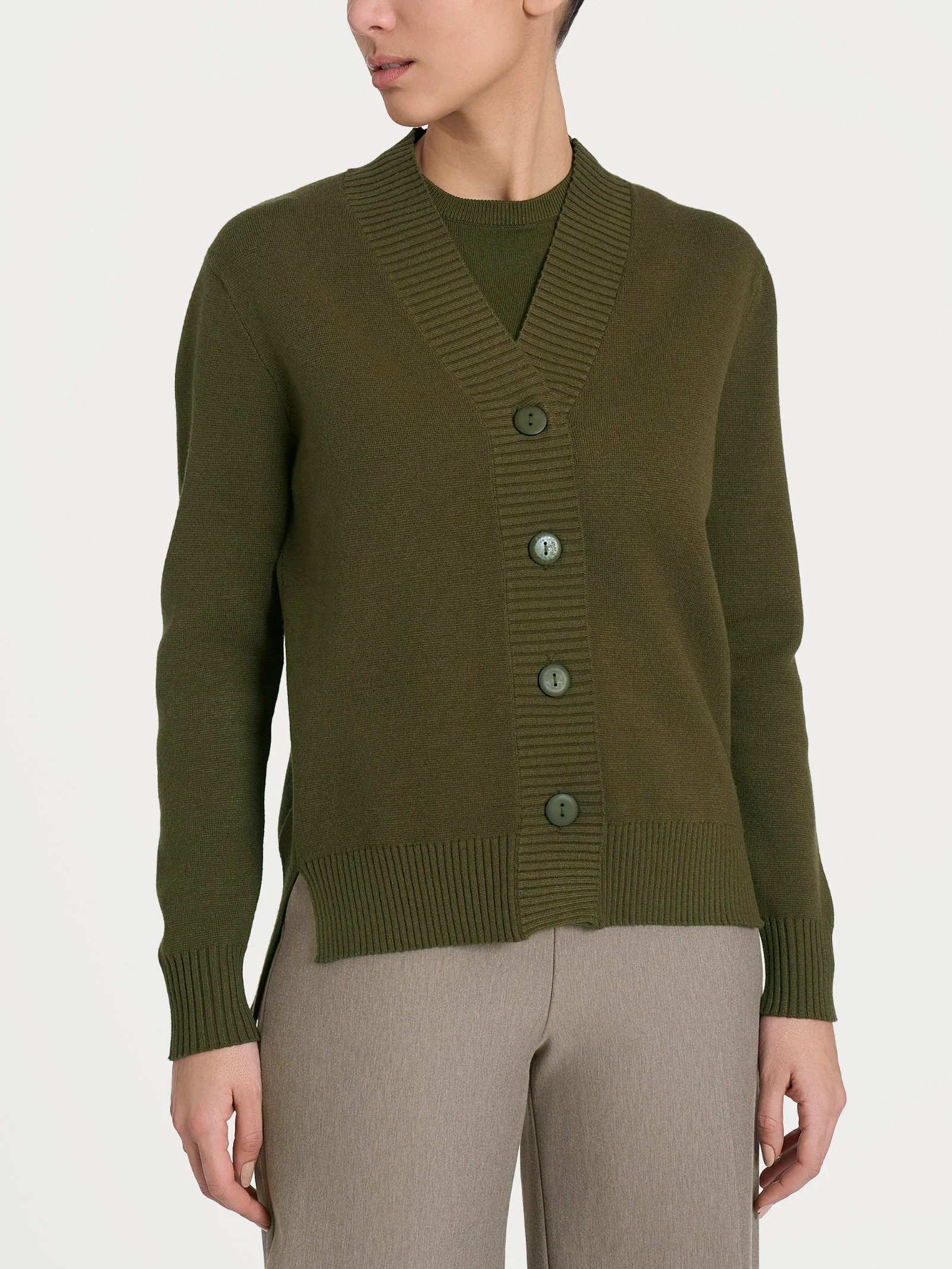 Cardigan asimmetrico con bottoni in Super Soft - Dark Olive