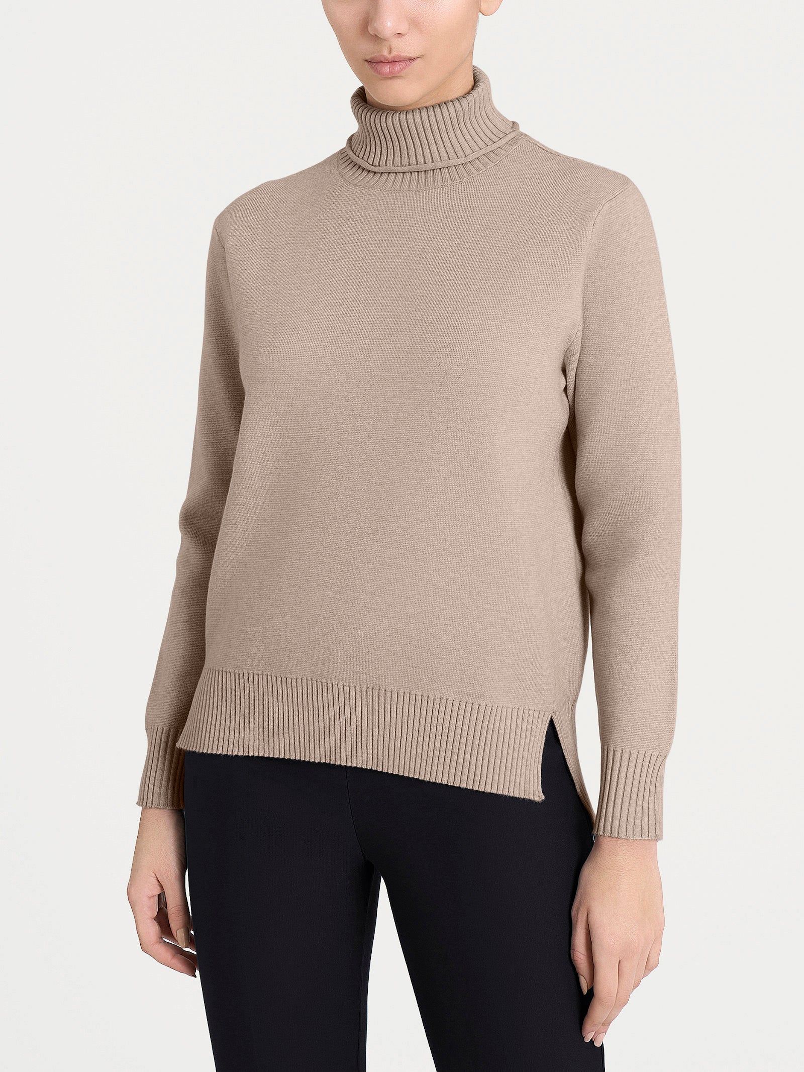 Dolcevita asimmetrico in Super Soft - Cammello