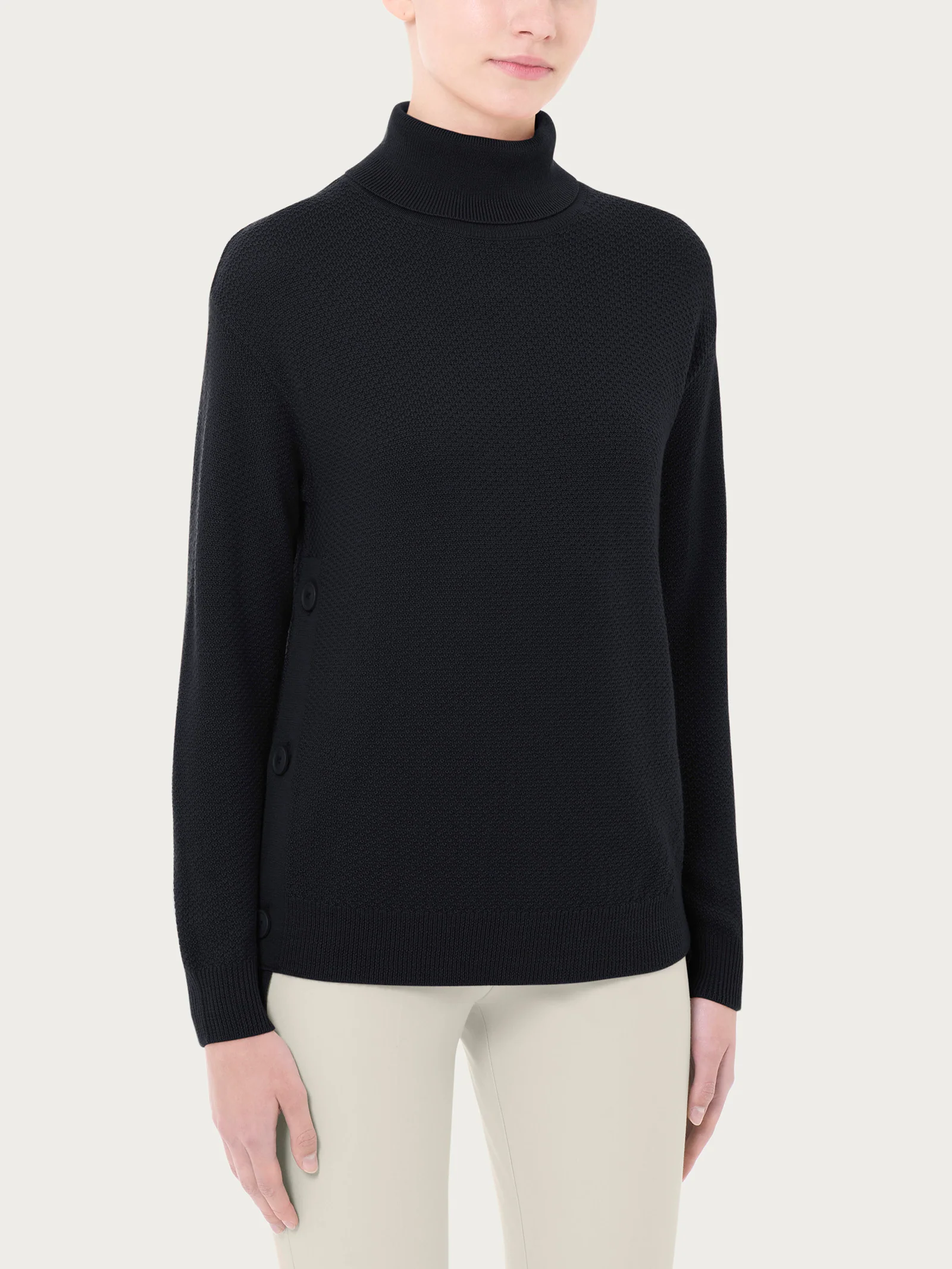 Dolcevita con bottoni laterali in Merino Soft - Nero