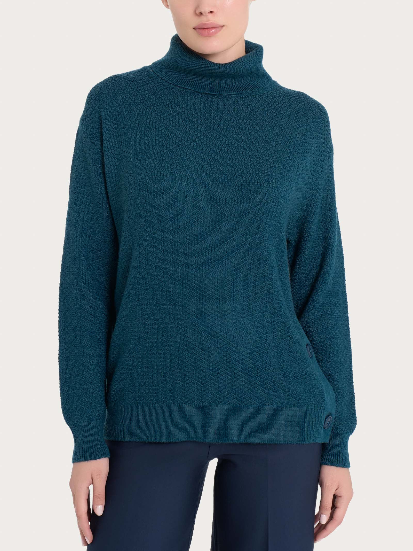 Dolcevita con bottoni laterali in Merino Soft - Reflecting Pond