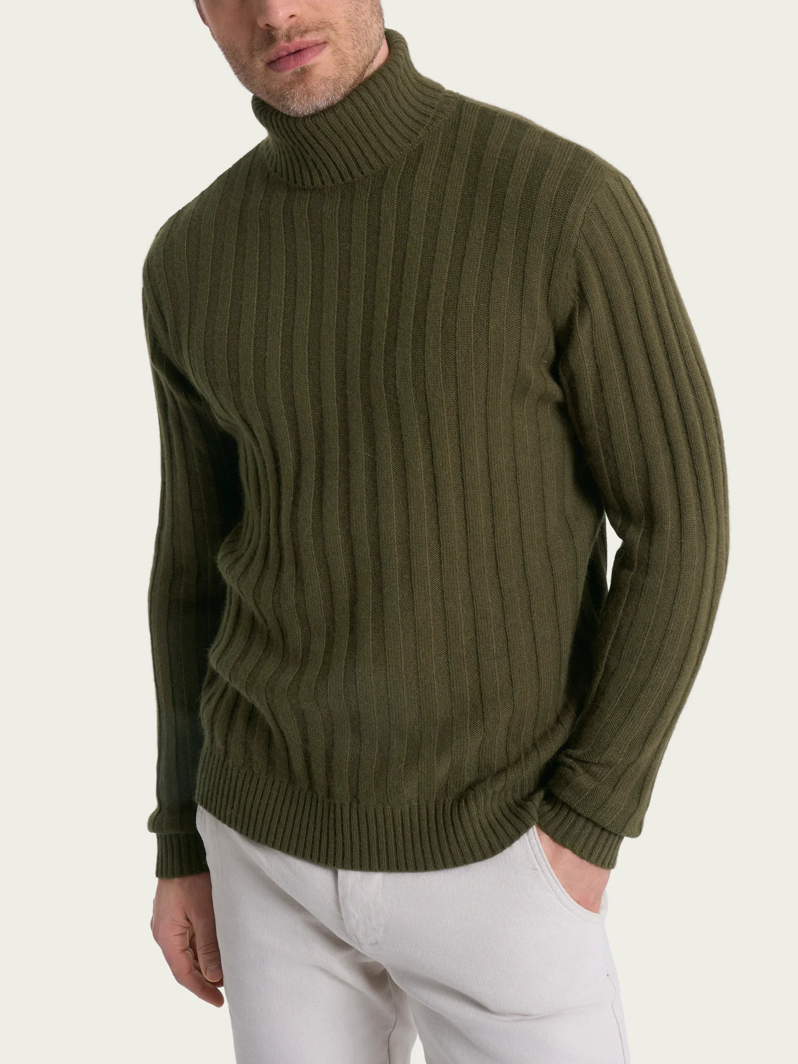 Dolcevita con costa piatta in Natural Soft - Dark Olive