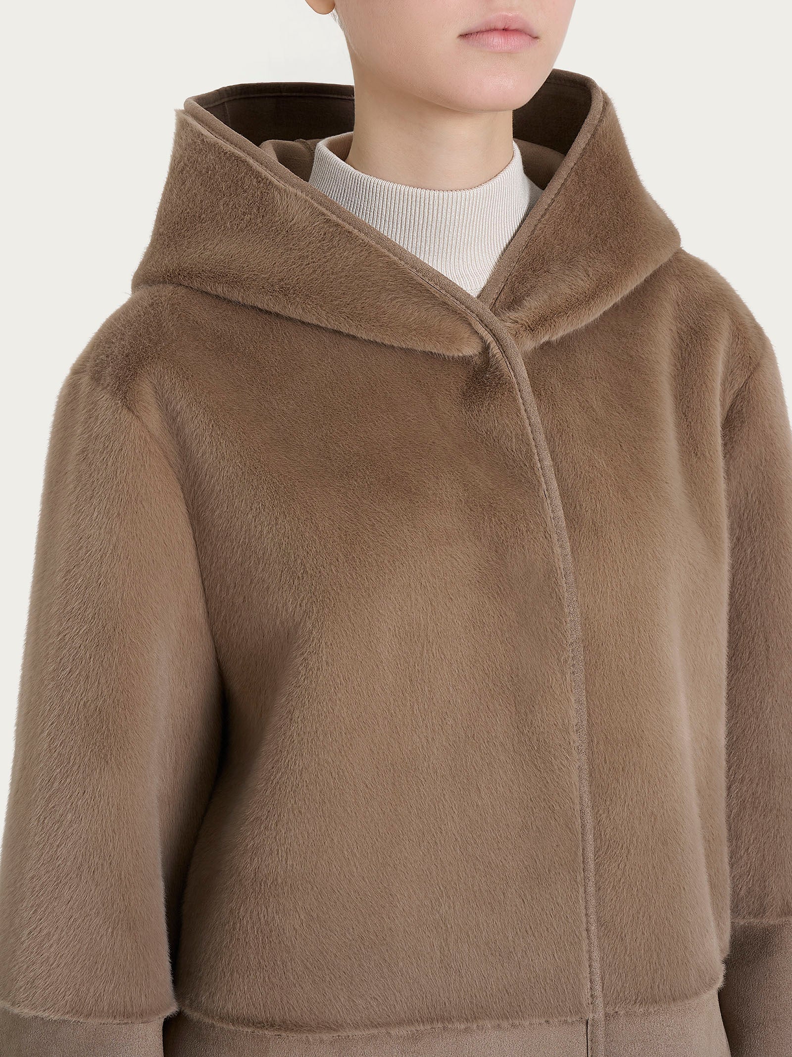 Giacca con cappuccio double-face in Vegan Shearling - Pine Bark - Image 5