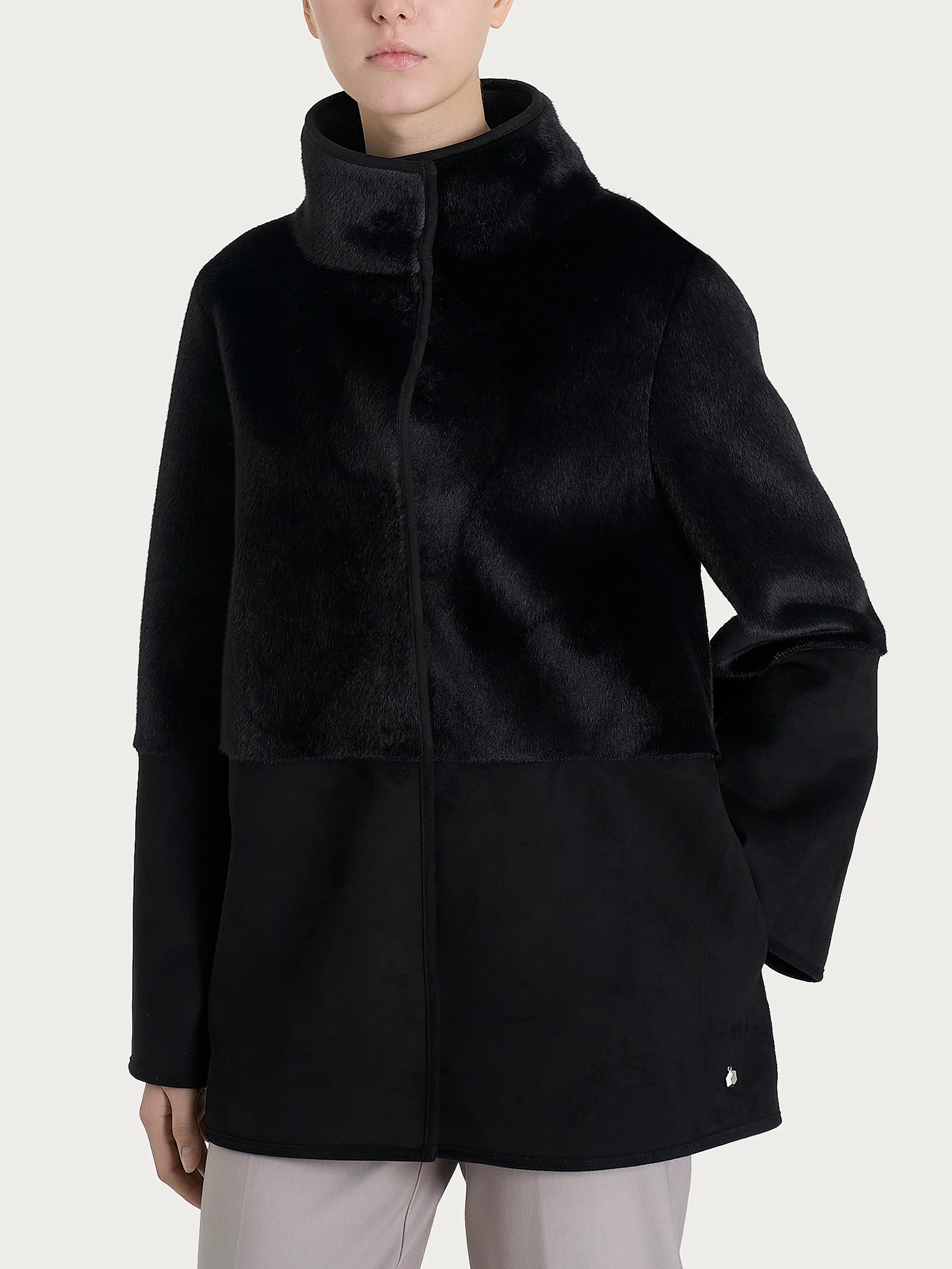 Giacca lunga con collo alto double-face in Vegan Shearling  - Nero