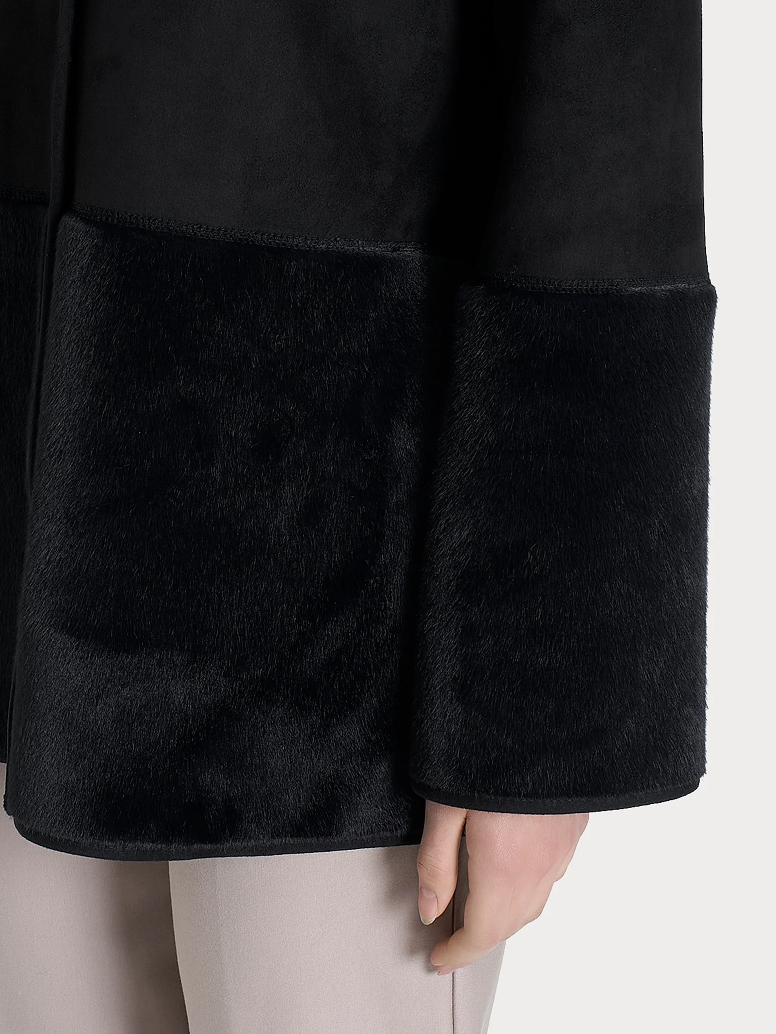 Giacca lunga con collo alto double-face in Vegan Shearling  - Nero - Image 10