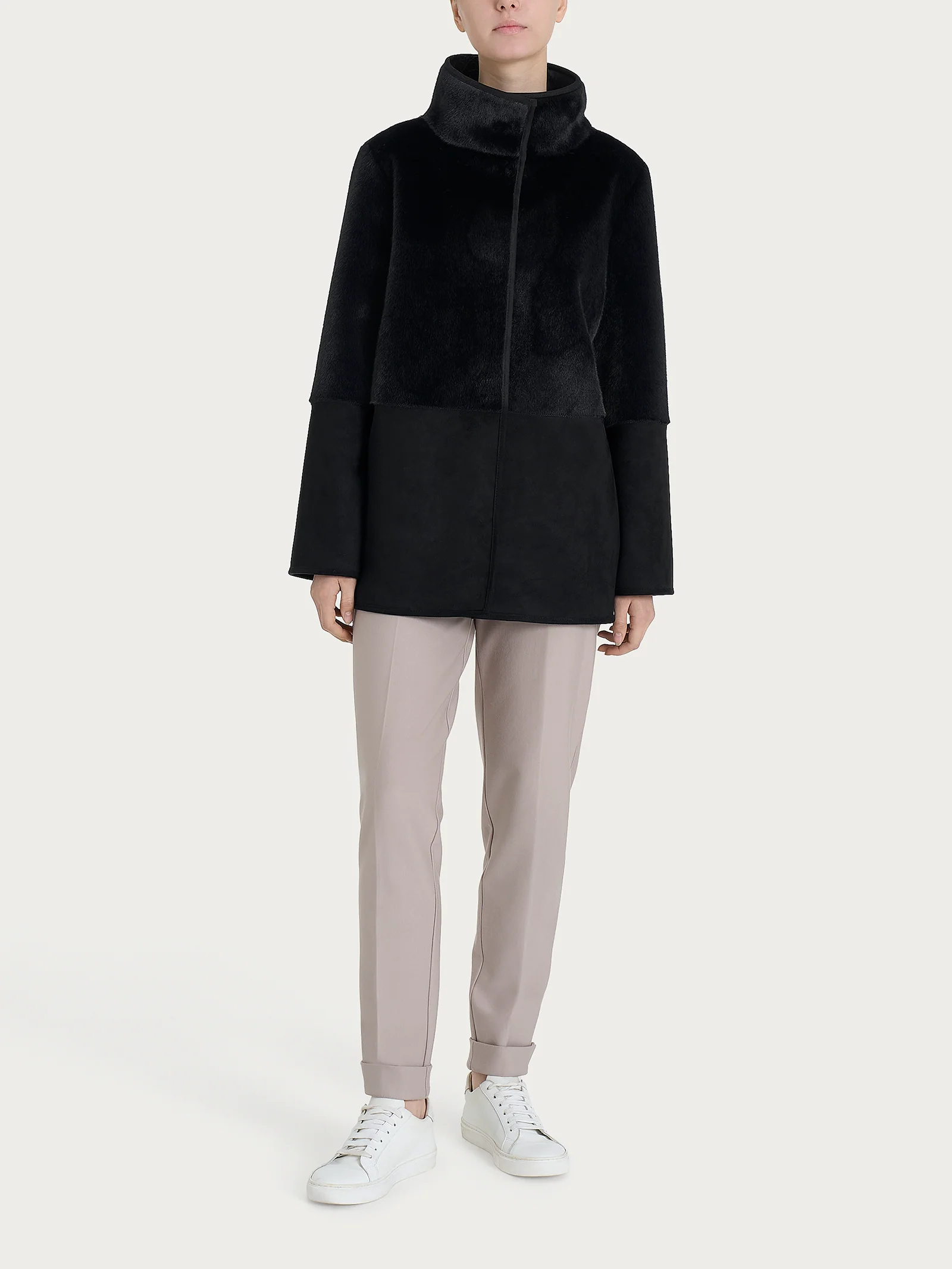 Giacca lunga con collo alto double-face in Vegan Shearling  - Nero - Image 11