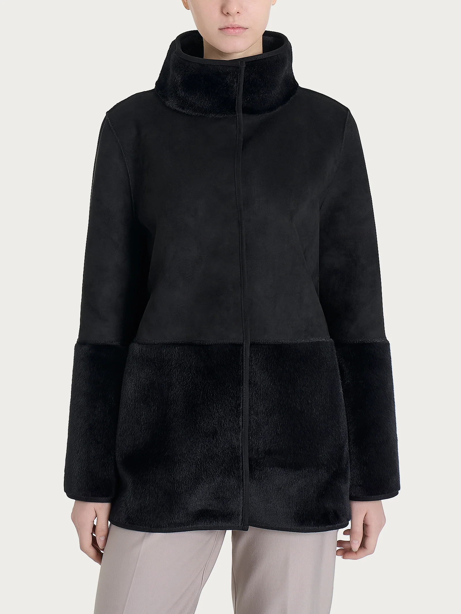 Giacca lunga con collo alto double-face in Vegan Shearling  - Nero - Image 2