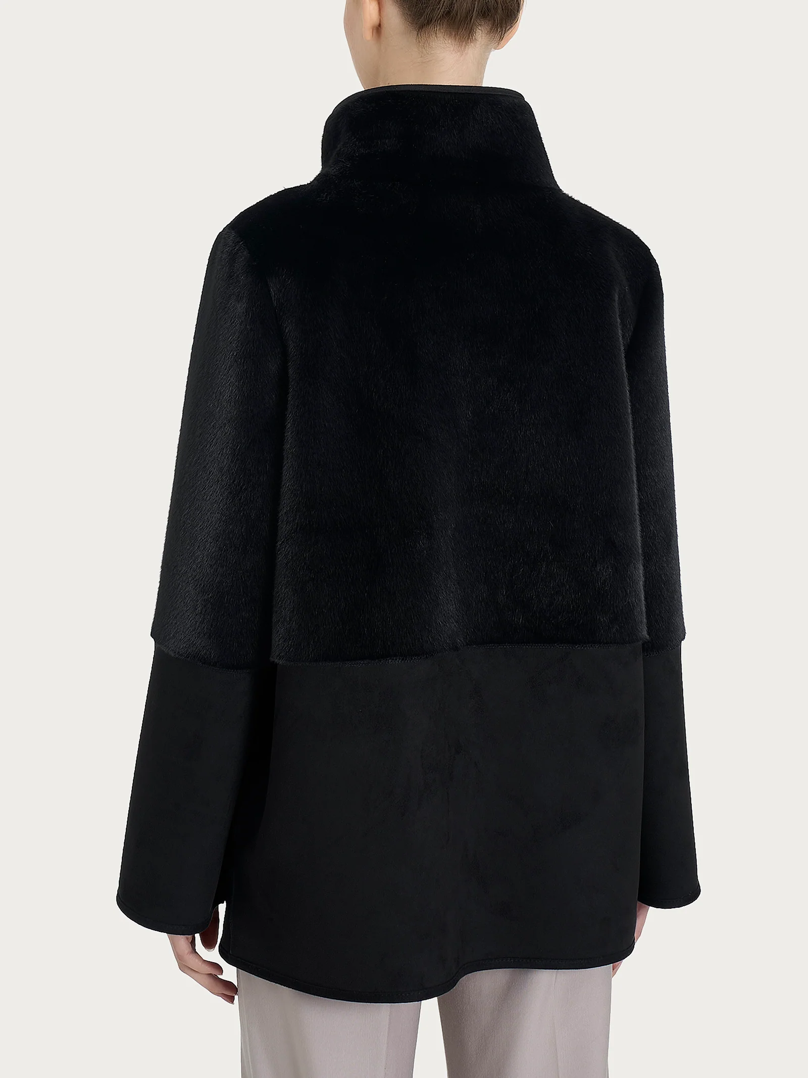 Giacca lunga con collo alto double-face in Vegan Shearling  - Nero - Image 4