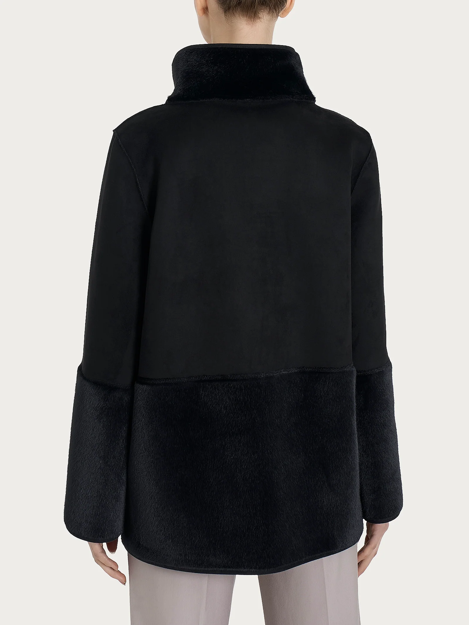 Giacca lunga con collo alto double-face in Vegan Shearling  - Nero - Image 5