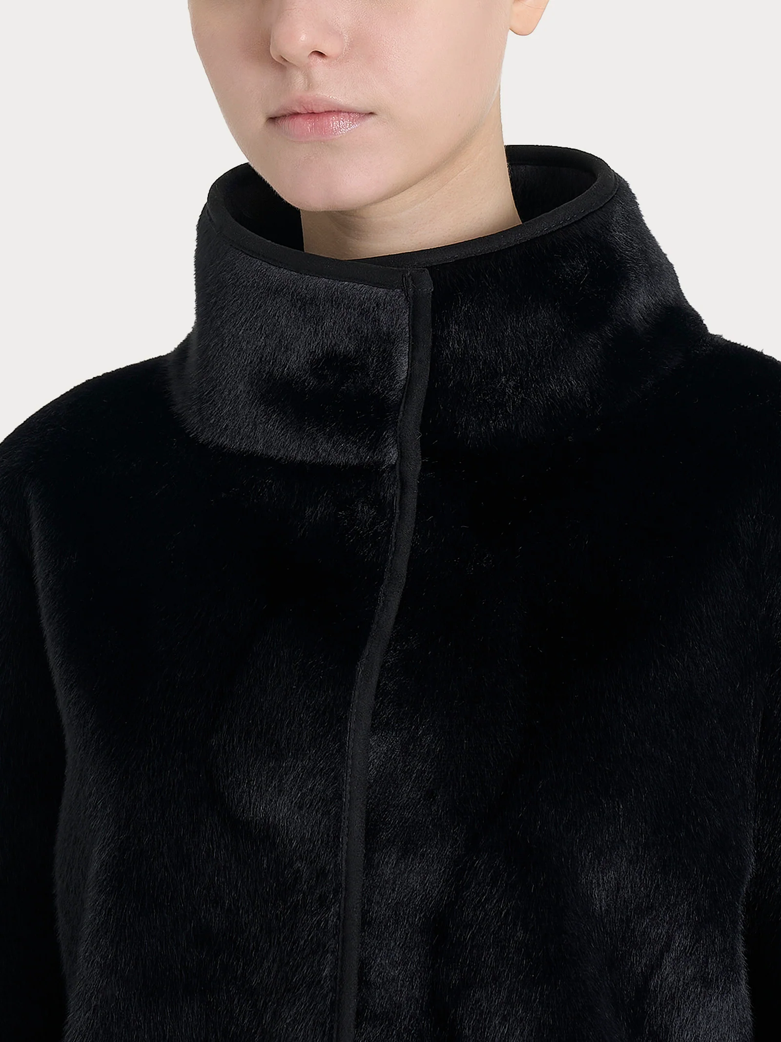 Giacca lunga con collo alto double-face in Vegan Shearling  - Nero - Image 7