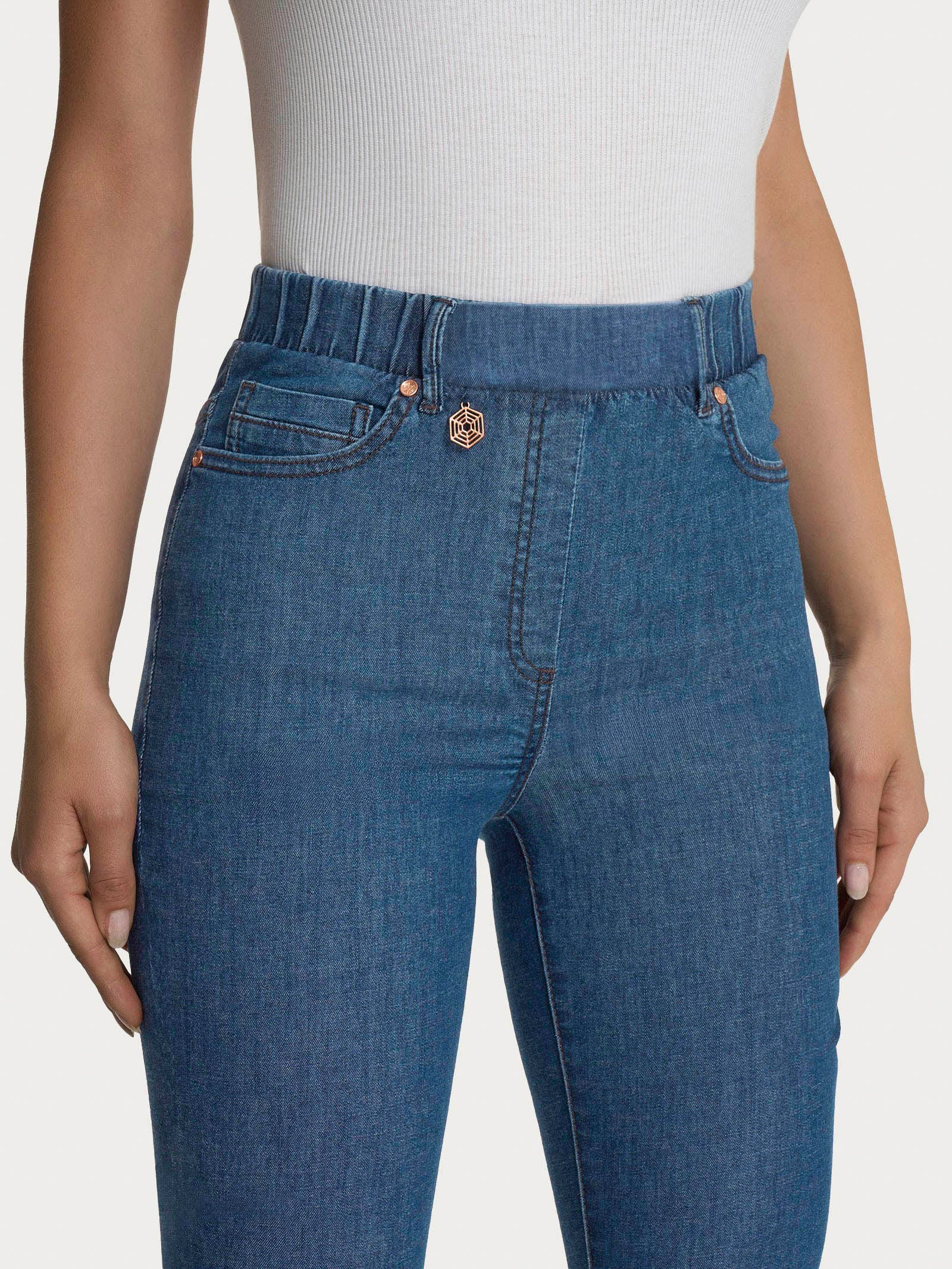 Jeans a 5 tasche con vita piatta in Light Denim - Delave' - Image 5