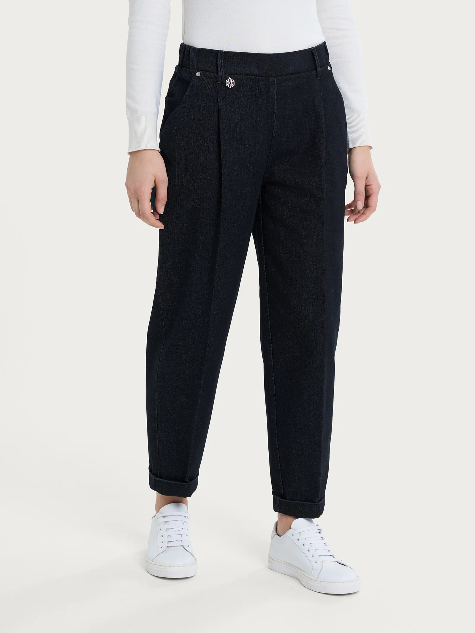 Jeans a carota con tasche e pinces in Super Denim - Nero