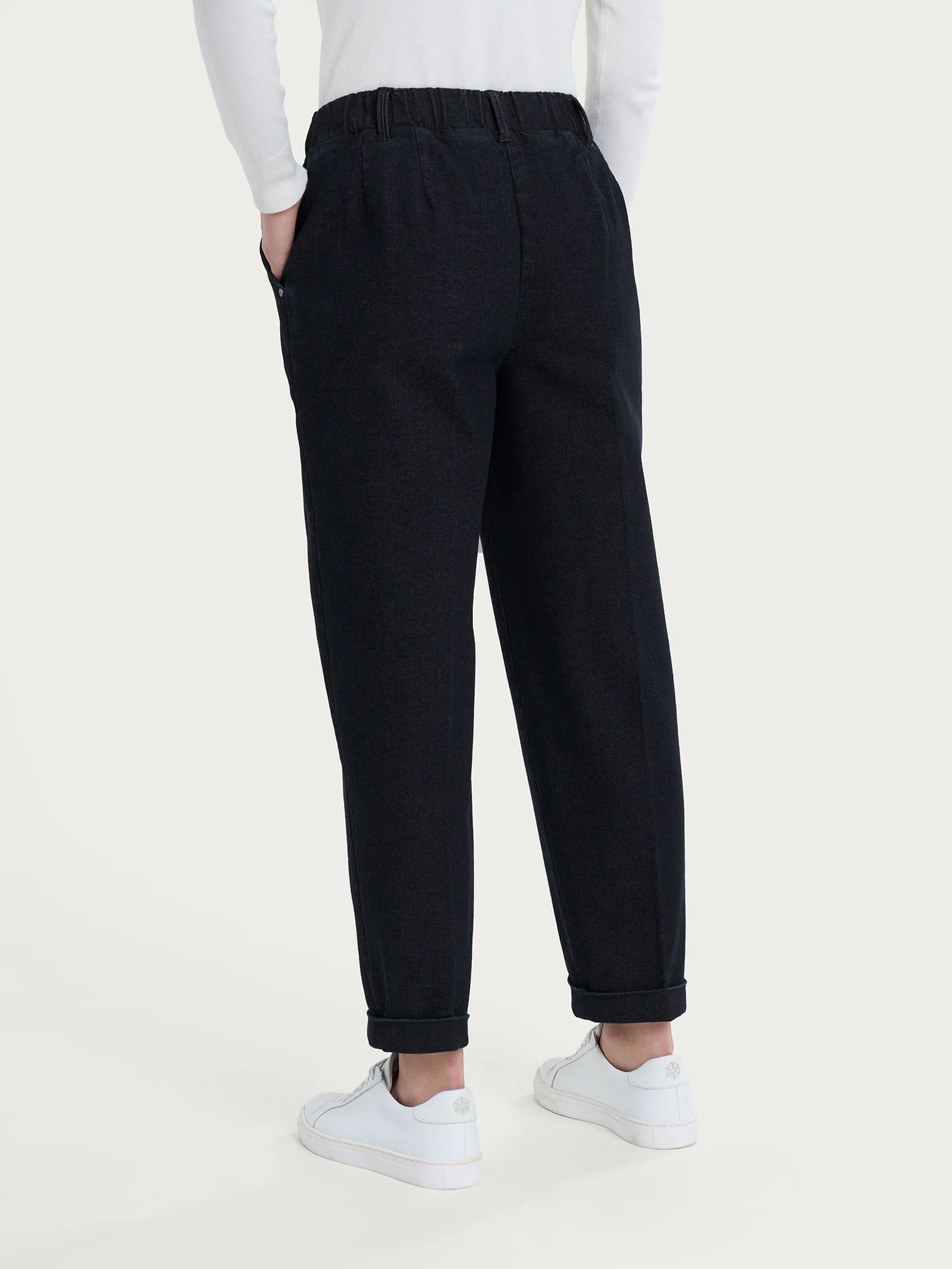 Jeans a carota con tasche e pinces in Super Denim - Nero - Image 2
