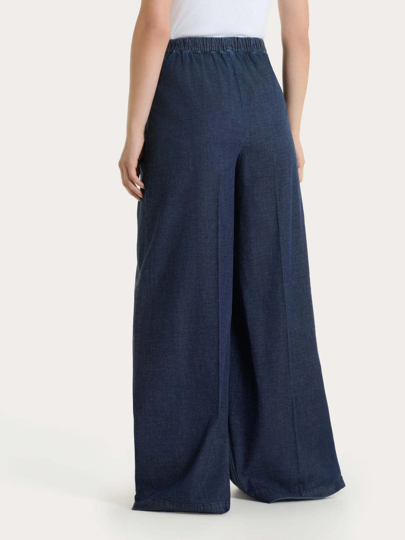 Jeans a palazzo con tasche e vita piatta in Super Light Denim - Dark Indigo - Image 2