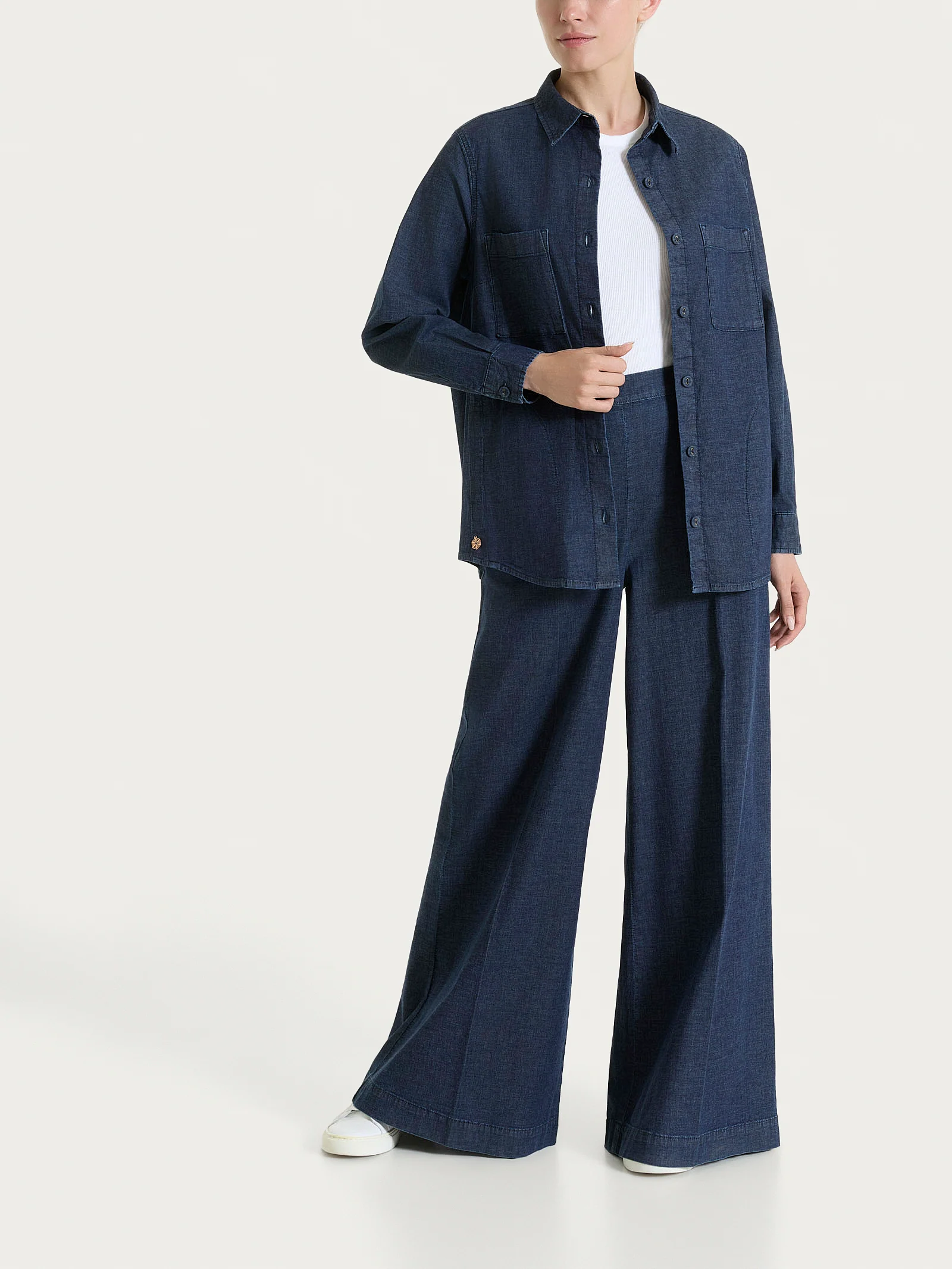 Jeans a palazzo con tasche e vita piatta in Super Light Denim - Dark Indigo - Image 4