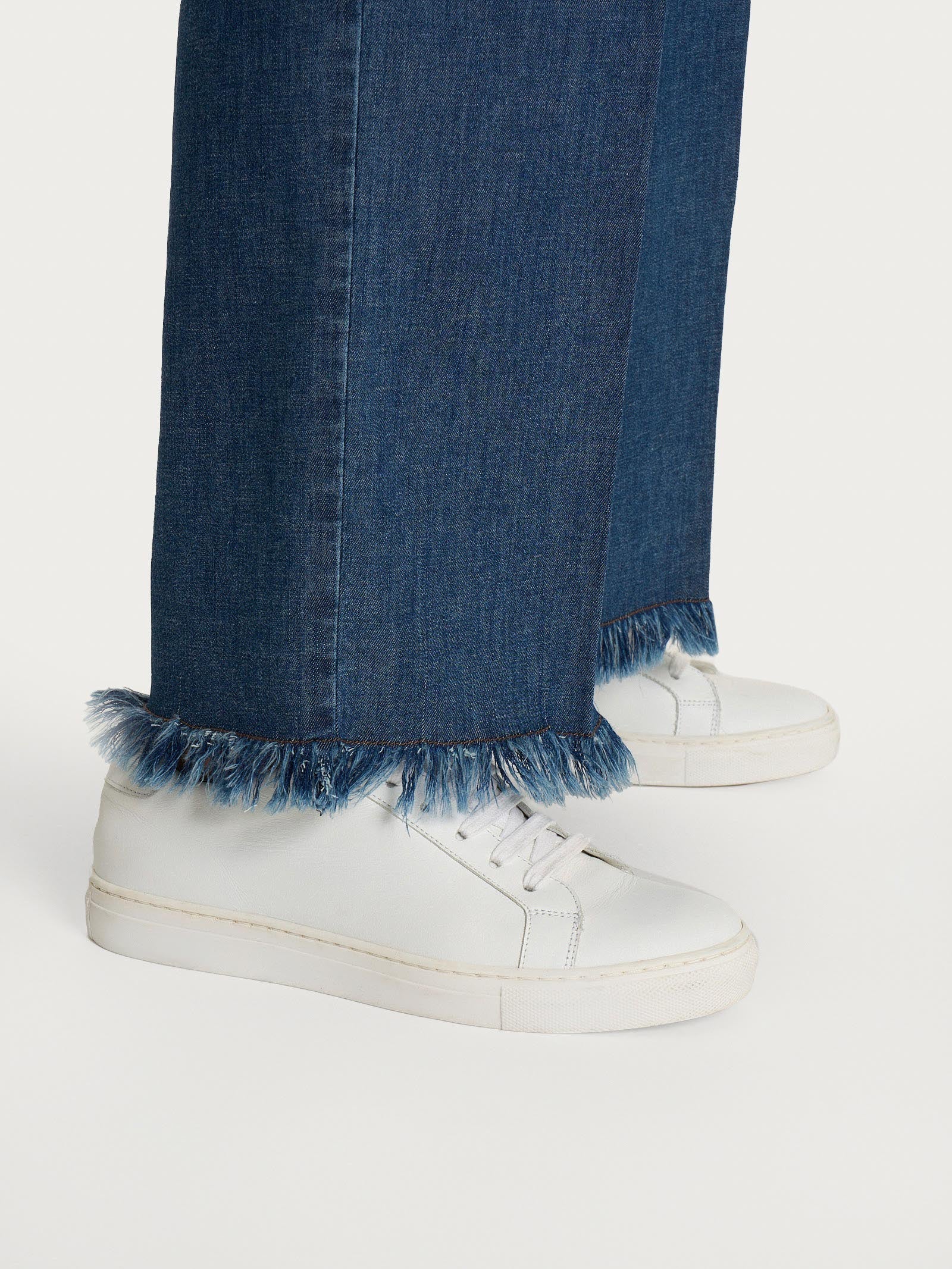 Jeans sfrangiato ampio alla caviglia in Light denim - Jeans - Image 3