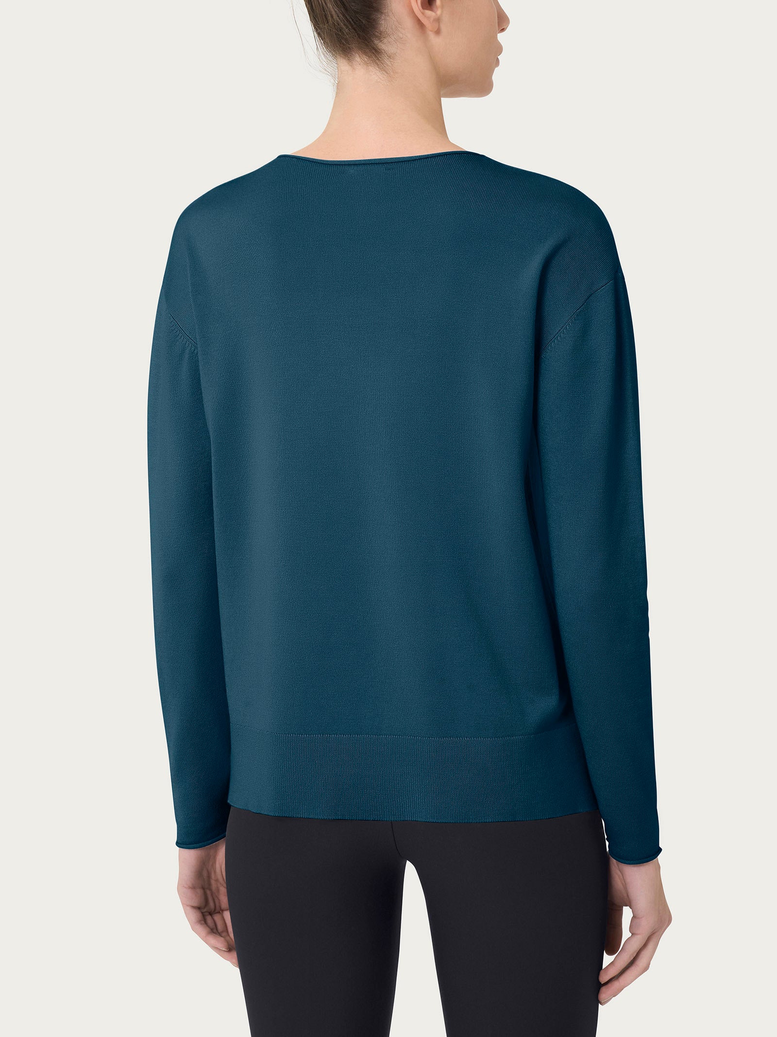 Maglia asimmetrica con girocollo Four Seasons - Reflecting Pond - Image 2