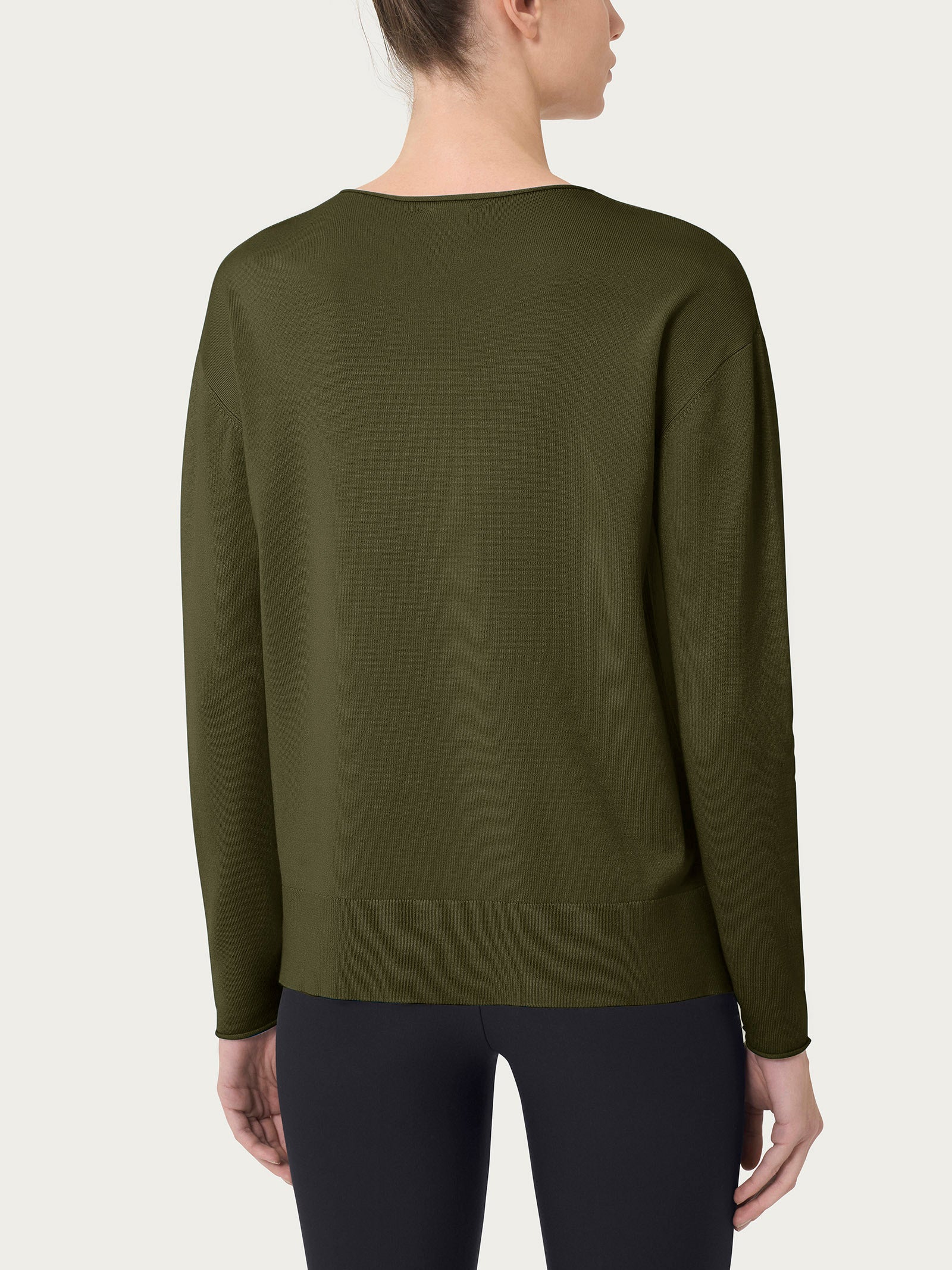 Maglia asimmetrica con girocollo Four Seasons - Dark Olive - Image 2