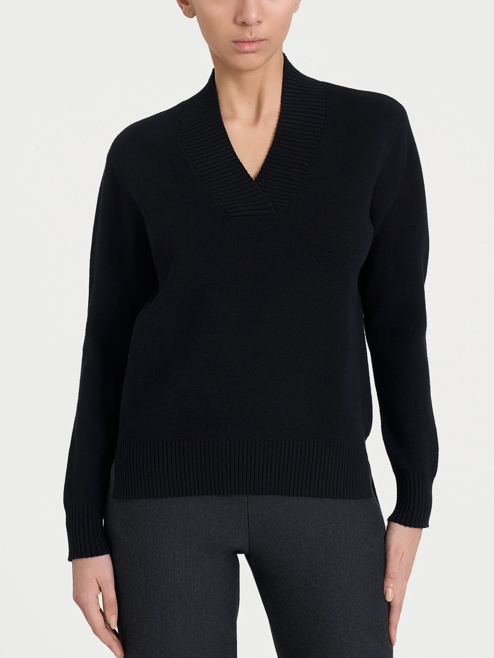 Maglia asimmetrica con scollo a V in Super Soft - Nero