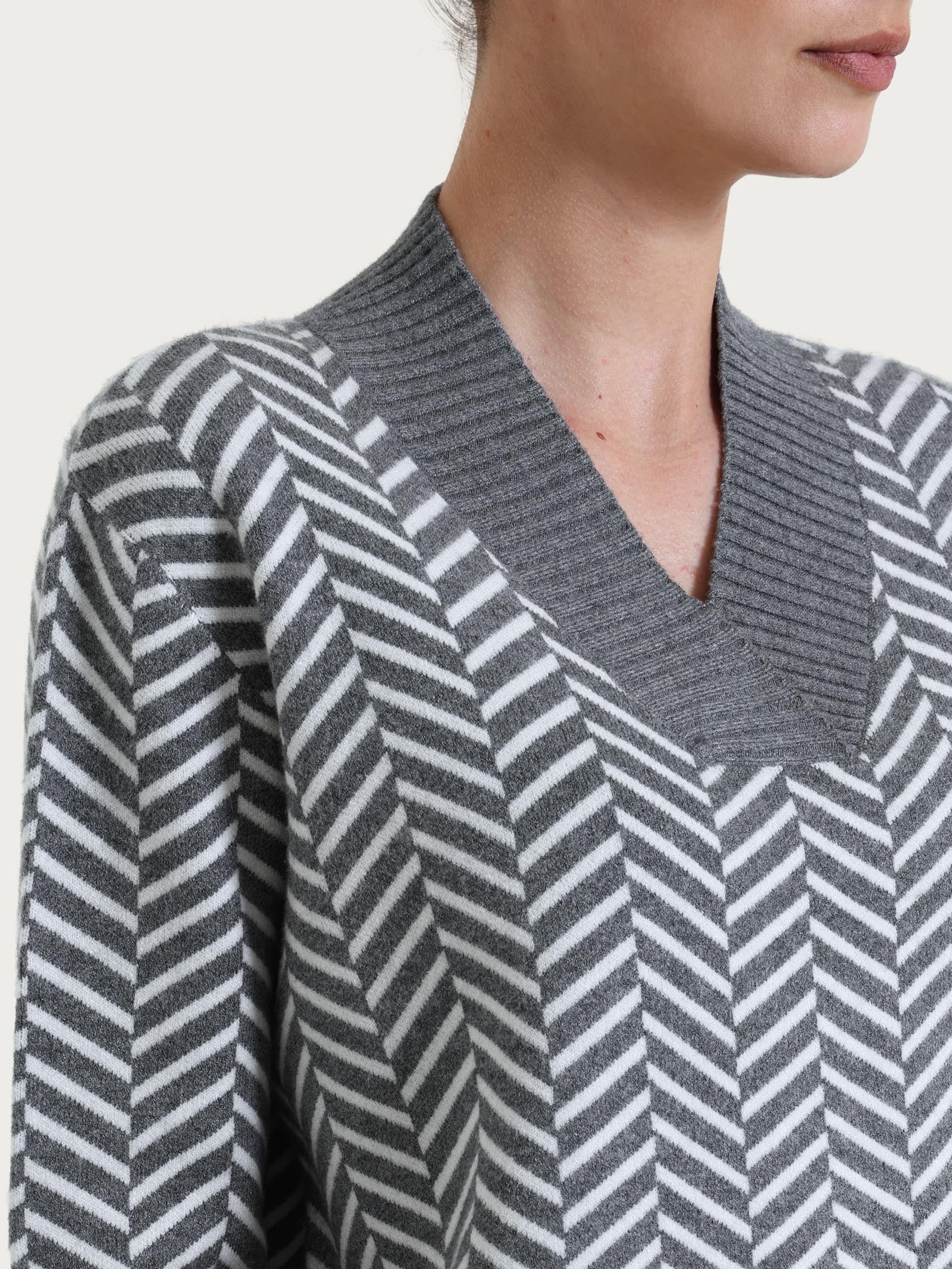 Maglia con scollo a V e fantasia spigata in Super Soft - Fant. Ferro Mel. - Image 3