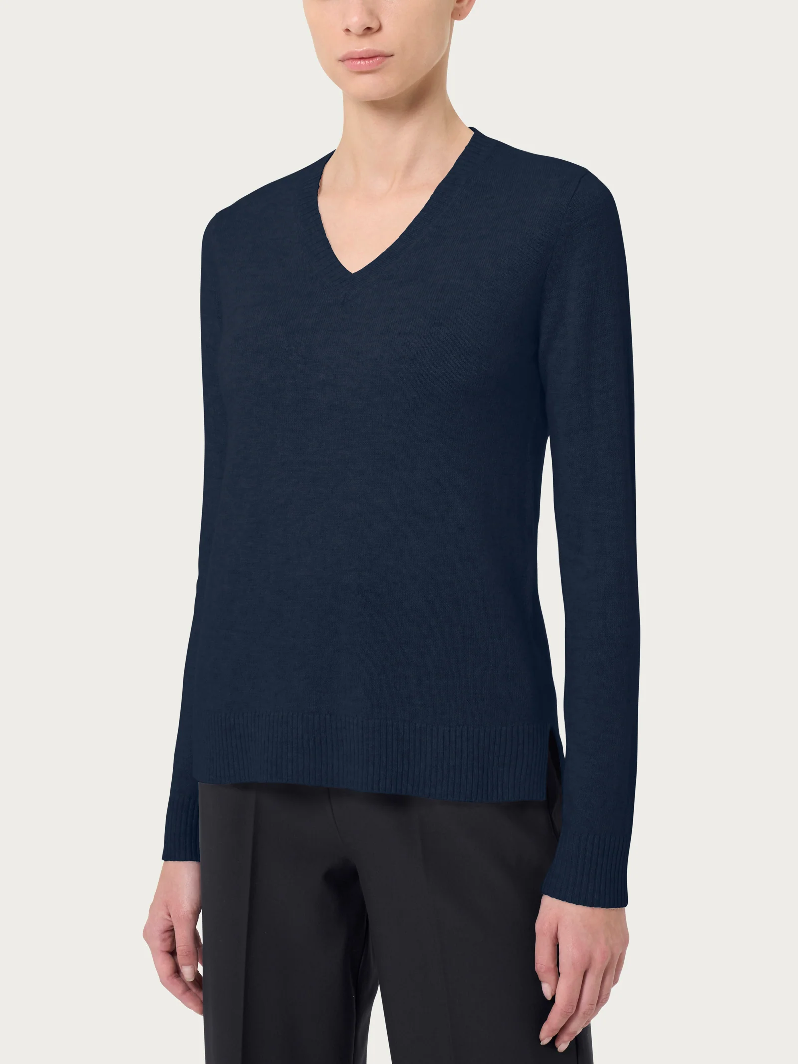 Maglia con scollo a V in cashmerino - Outer Space