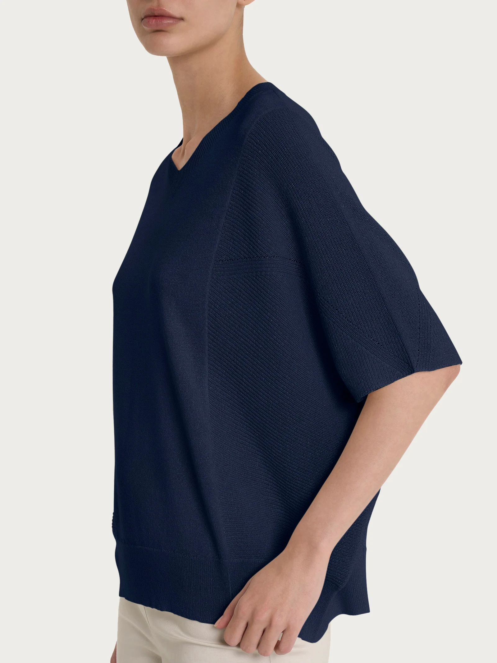 Maglia con scollo a V in Crêpe Lurex - Bleu - Image 3
