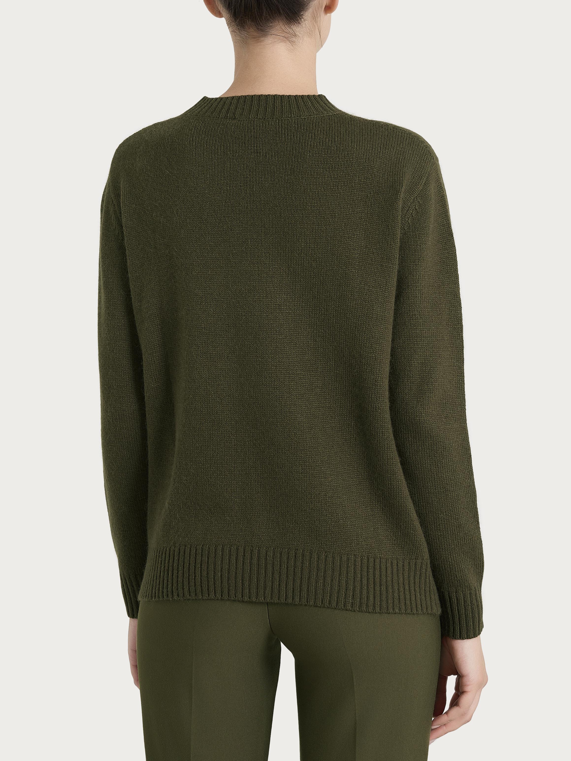 Maglia girocollo con trecce in Natural Soft - Dark Olive - Image 2