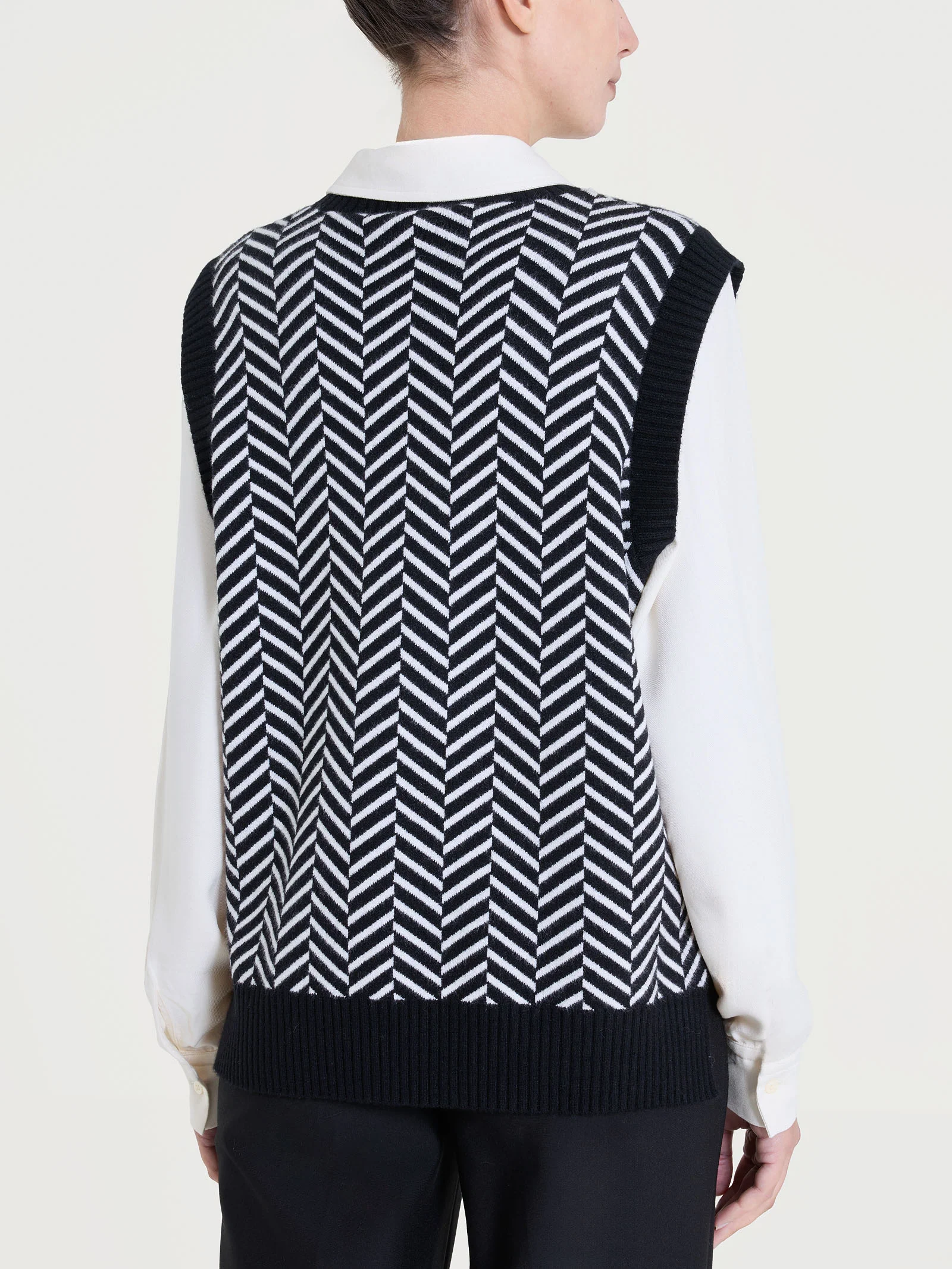 Maglia smanicata con fantasia spigata in Super Soft - Fant.Nero - Image 2