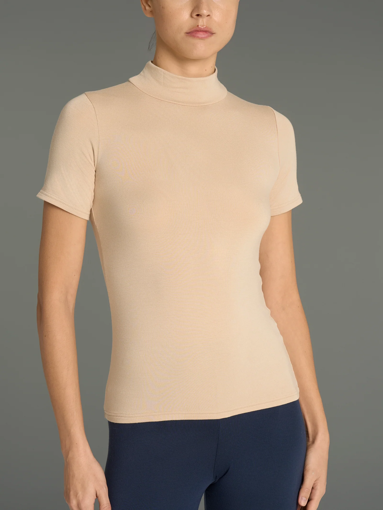 Maglietta collo alto in Eco Viscosa - Irish Cream