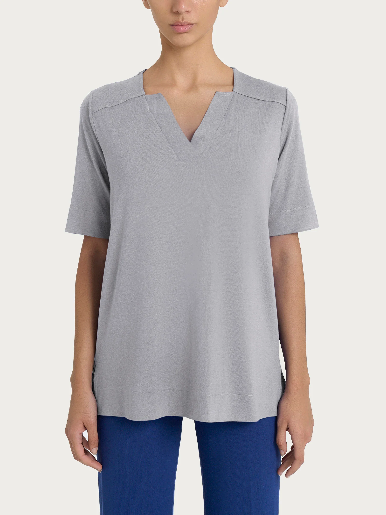 Maglietta con scollo a V in jersey di viscosa crêpe - Ultimate Gray
