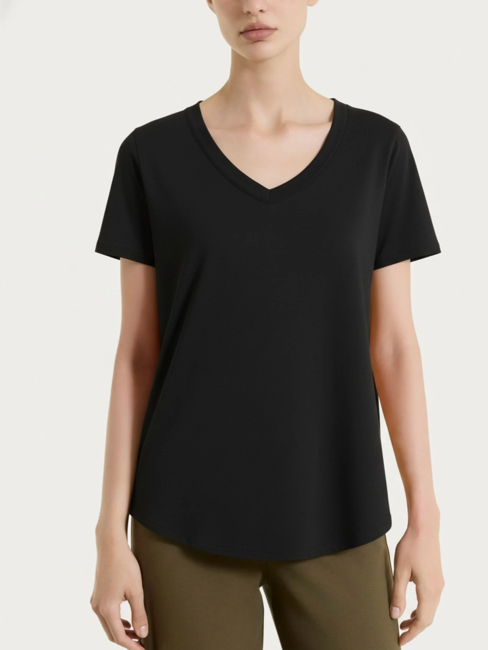 Maglietta tinta unita con scollo a V in Ultralight - Nero