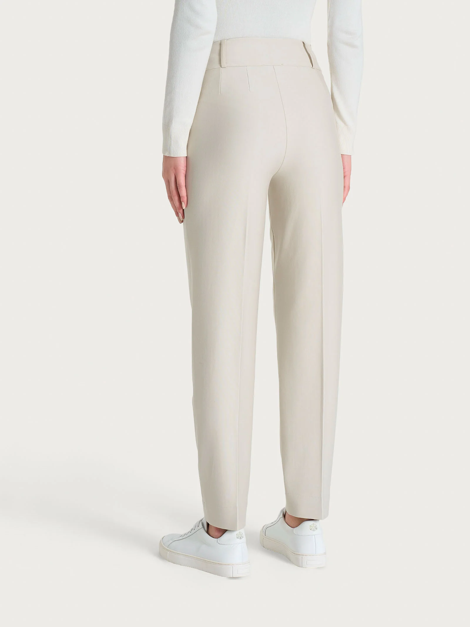 Pantalone a carota con tasche e pinces in Compact - Champignon - Image 3