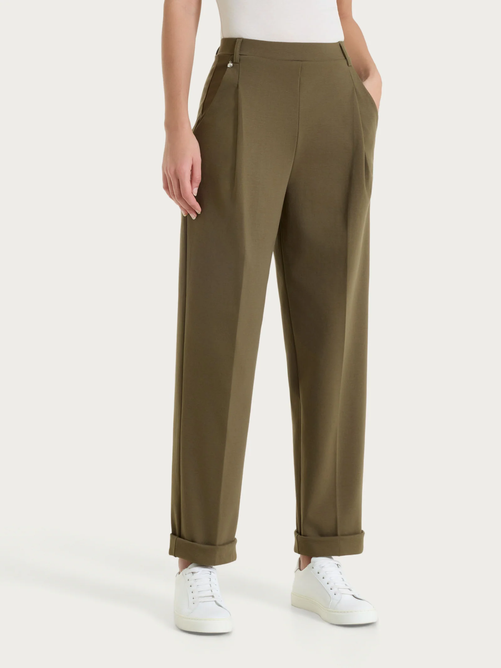 Pantalone a carota con tasche e pinces in Compact Light - Dark Olive